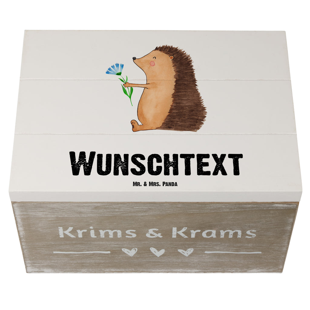 Personalisierte Holzkiste Igel mit Blume Holzkiste mit Namen, Kiste mit Namen, Schatzkiste mit Namen, Truhe mit Namen, Schatulle mit Namen, Erinnerungsbox mit Namen, Erinnerungskiste, mit Namen, Dekokiste mit Namen, Aufbewahrungsbox mit Namen, Holzkiste Personalisiert, Kiste Personalisiert, Schatzkiste Personalisiert, Truhe Personalisiert, Schatulle Personalisiert, Erinnerungsbox Personalisiert, Erinnerungskiste Personalisiert, Dekokiste Personalisiert, Aufbewahrungsbox Personalisiert, süße Tiermotive, gute Laune, lustige Sprüche, Tiere, Igel, Gute Besserung, Genesungswünsche, Krankheit, Krankenhaus, krank, Besuch
