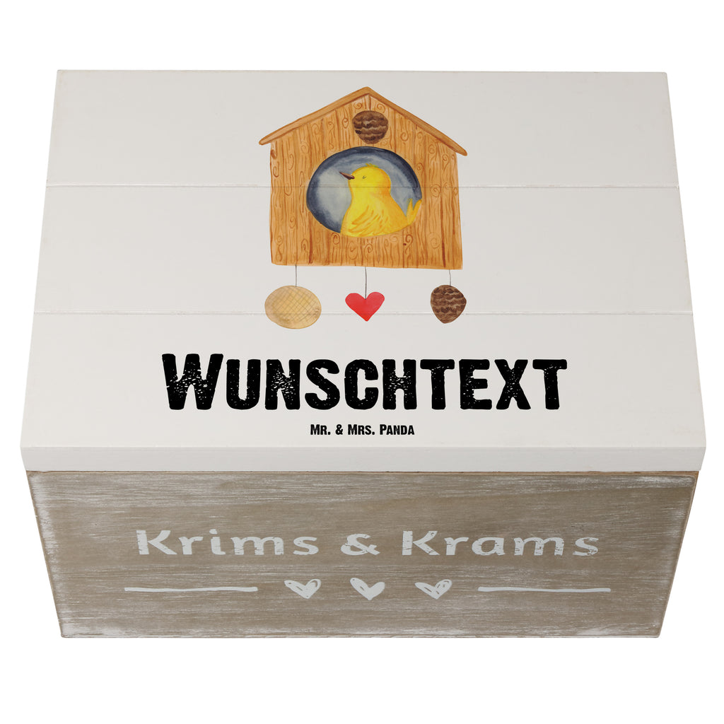 Personalisierte Holzkiste Vogelhaus sweet Home Holzkiste mit Namen, Kiste mit Namen, Schatzkiste mit Namen, Truhe mit Namen, Schatulle mit Namen, Erinnerungsbox mit Namen, Erinnerungskiste, mit Namen, Dekokiste mit Namen, Aufbewahrungsbox mit Namen, Holzkiste Personalisiert, Kiste Personalisiert, Schatzkiste Personalisiert, Truhe Personalisiert, Schatulle Personalisiert, Erinnerungsbox Personalisiert, Erinnerungskiste Personalisiert, Dekokiste Personalisiert, Aufbewahrungsbox Personalisiert, süße Tiermotive, gute Laune, lustige Sprüche, Tiere, Vogelhaus, Vogel, Home sweet Home, Einzug, Umzug, Geschenk, Einzugsgeschenk, Hausbau, Haus