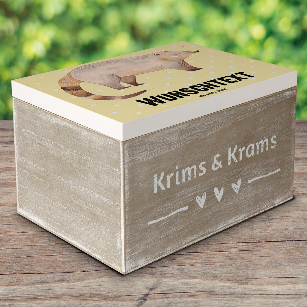 Personalisierte Holzkiste Nasenbär Holzkiste mit Namen, Kiste mit Namen, Schatzkiste mit Namen, Truhe mit Namen, Schatulle mit Namen, Erinnerungsbox mit Namen, Erinnerungskiste, mit Namen, Dekokiste mit Namen, Aufbewahrungsbox mit Namen, Holzkiste Personalisiert, Kiste Personalisiert, Schatzkiste Personalisiert, Truhe Personalisiert, Schatulle Personalisiert, Erinnerungsbox Personalisiert, Erinnerungskiste Personalisiert, Dekokiste Personalisiert, Aufbewahrungsbox Personalisiert, süße Tiermotive, gute Laune, lustige Sprüche, Tiere, Nasenbär, Nasenbären, Rüsselbär, Bär