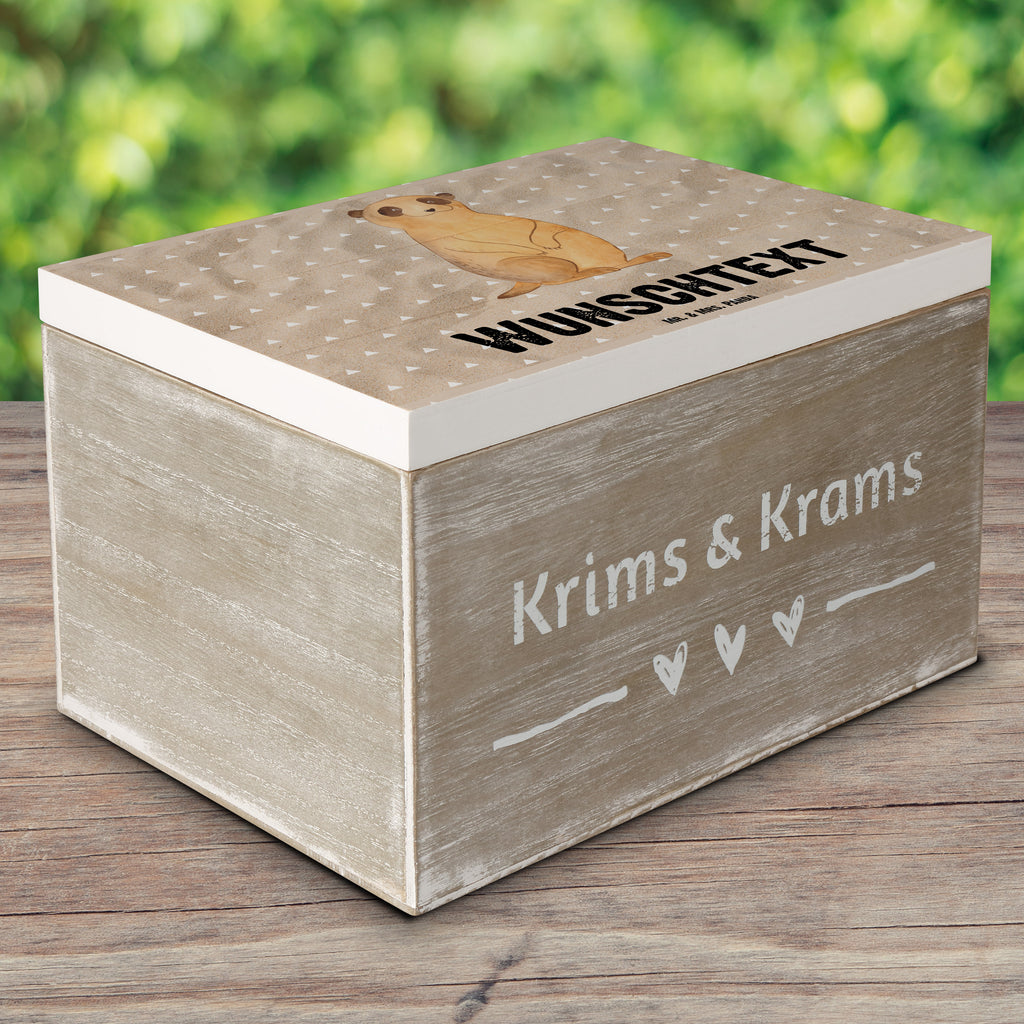 Personalisierte Holzkiste Erdmännchen Holzkiste mit Namen, Kiste mit Namen, Schatzkiste mit Namen, Truhe mit Namen, Schatulle mit Namen, Erinnerungsbox mit Namen, Erinnerungskiste, mit Namen, Dekokiste mit Namen, Aufbewahrungsbox mit Namen, Holzkiste Personalisiert, Kiste Personalisiert, Schatzkiste Personalisiert, Truhe Personalisiert, Schatulle Personalisiert, Erinnerungsbox Personalisiert, Erinnerungskiste Personalisiert, Dekokiste Personalisiert, Aufbewahrungsbox Personalisiert, Afrika, Wildtiere, Erdmännchen, Reisen, Spruch, Weltreise, Afrikareise, Roadtrip, Traveling