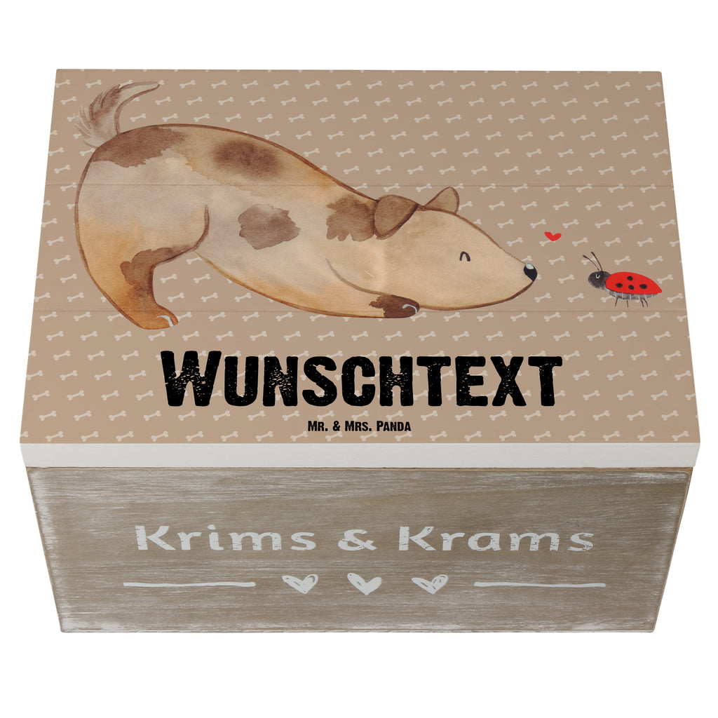 Personalisierte Holzkiste Hund Marienkäfer Holzkiste mit Namen, Kiste mit Namen, Schatzkiste mit Namen, Truhe mit Namen, Schatulle mit Namen, Erinnerungsbox mit Namen, Erinnerungskiste, mit Namen, Dekokiste mit Namen, Aufbewahrungsbox mit Namen, Holzkiste Personalisiert, Kiste Personalisiert, Schatzkiste Personalisiert, Truhe Personalisiert, Schatulle Personalisiert, Erinnerungsbox Personalisiert, Erinnerungskiste Personalisiert, Dekokiste Personalisiert, Aufbewahrungsbox Personalisiert, Hund, Hundemotiv, Haustier, Hunderasse, Tierliebhaber, Hundebesitzer, Sprüche, Hunde, Hundespruch, Marienkäfer, Mischling, Mischlinghund