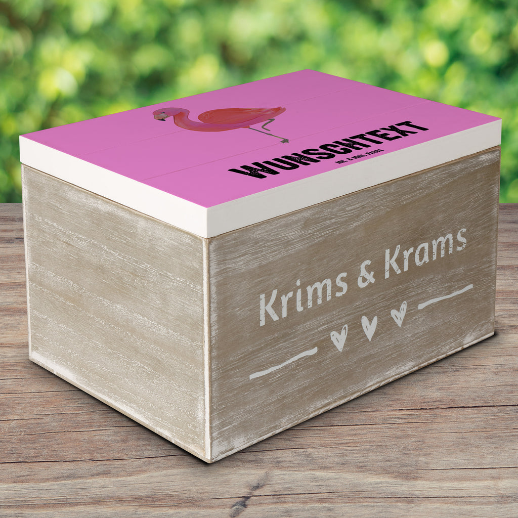Personalisierte Holzkiste Flamingo classic Holzkiste mit Namen, Kiste mit Namen, Schatzkiste mit Namen, Truhe mit Namen, Schatulle mit Namen, Erinnerungsbox mit Namen, Erinnerungskiste, mit Namen, Dekokiste mit Namen, Aufbewahrungsbox mit Namen, Holzkiste Personalisiert, Kiste Personalisiert, Schatzkiste Personalisiert, Truhe Personalisiert, Schatulle Personalisiert, Erinnerungsbox Personalisiert, Erinnerungskiste Personalisiert, Dekokiste Personalisiert, Aufbewahrungsbox Personalisiert, Flamingo, Einzigartig, Selbstliebe, Stolz, ich, für mich, Spruch, Freundin, Freundinnen, Außenseiter, Sohn, Tochter, Geschwister