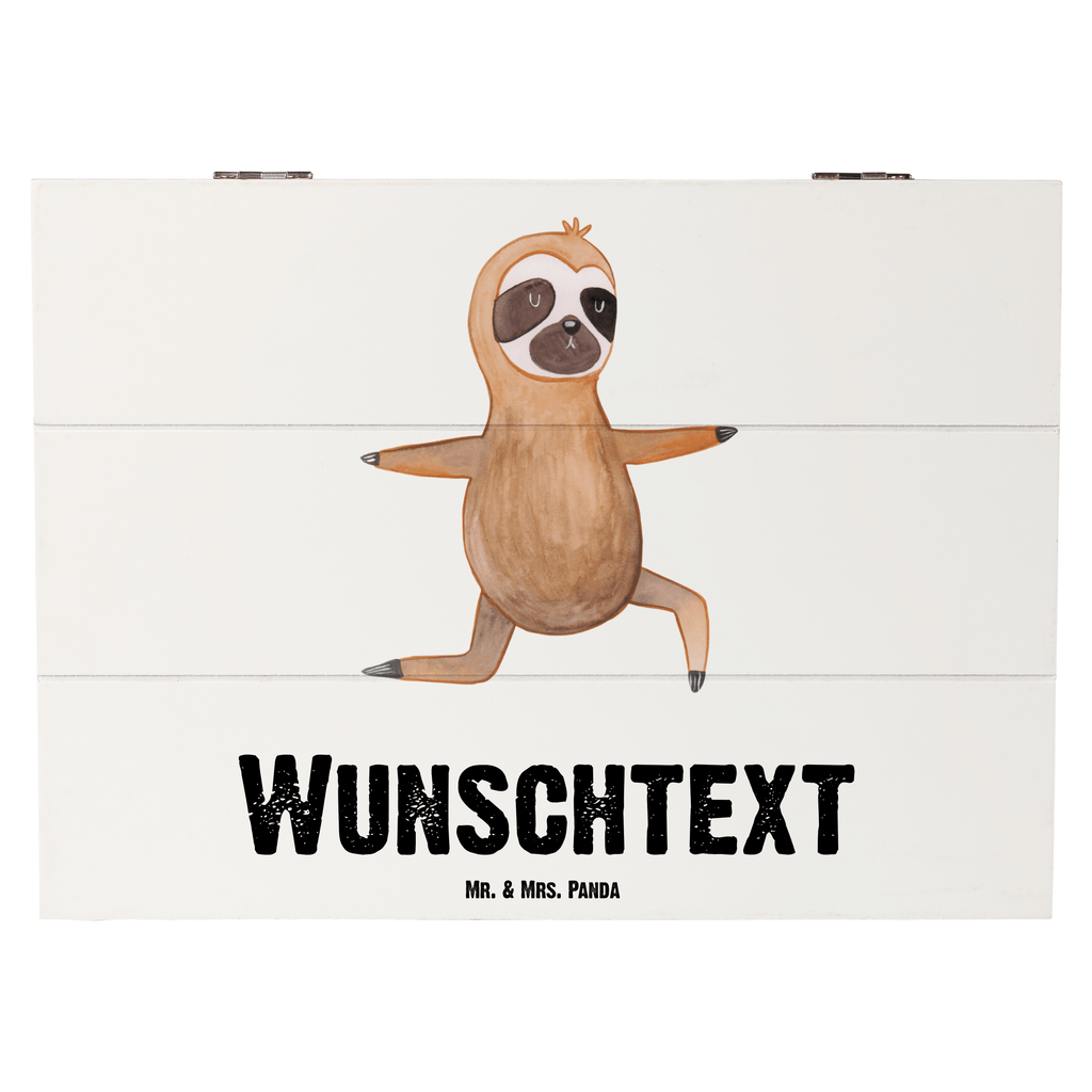 Personalisierte Holzkiste Faultier  Yoga Holzkiste mit Namen, Kiste mit Namen, Schatzkiste mit Namen, Truhe mit Namen, Schatulle mit Namen, Erinnerungsbox mit Namen, Erinnerungskiste, mit Namen, Dekokiste mit Namen, Aufbewahrungsbox mit Namen, Holzkiste Personalisiert, Kiste Personalisiert, Schatzkiste Personalisiert, Truhe Personalisiert, Schatulle Personalisiert, Erinnerungsbox Personalisiert, Erinnerungskiste Personalisiert, Dekokiste Personalisiert, Aufbewahrungsbox Personalisiert, Faultier, Faultier Geschenk, Faultier Deko, Faultiere, faul, Lieblingstier, Yoga, Namaste, Krieger, Yogaübungen, Meditation, Atmung, Gelassenheit, Entspannung