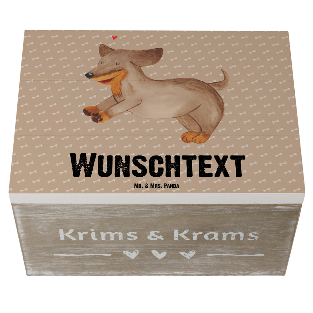 Personalisierte Holzkiste Hund Dackel fröhlich Holzkiste mit Namen, Kiste mit Namen, Schatzkiste mit Namen, Truhe mit Namen, Schatulle mit Namen, Erinnerungsbox mit Namen, Erinnerungskiste, mit Namen, Dekokiste mit Namen, Aufbewahrungsbox mit Namen, Holzkiste Personalisiert, Kiste Personalisiert, Schatzkiste Personalisiert, Truhe Personalisiert, Schatulle Personalisiert, Erinnerungsbox Personalisiert, Erinnerungskiste Personalisiert, Dekokiste Personalisiert, Aufbewahrungsbox Personalisiert, Hund, Hundemotiv, Haustier, Hunderasse, Tierliebhaber, Hundebesitzer, Sprüche, Hunde, Dackel, Dachshund, happy dog