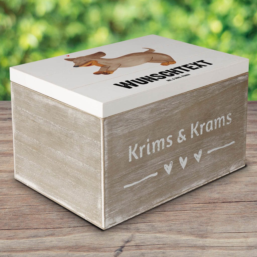 Personalisierte Holzkiste Hund Dackel fröhlich Holzkiste mit Namen, Kiste mit Namen, Schatzkiste mit Namen, Truhe mit Namen, Schatulle mit Namen, Erinnerungsbox mit Namen, Erinnerungskiste, mit Namen, Dekokiste mit Namen, Aufbewahrungsbox mit Namen, Holzkiste Personalisiert, Kiste Personalisiert, Schatzkiste Personalisiert, Truhe Personalisiert, Schatulle Personalisiert, Erinnerungsbox Personalisiert, Erinnerungskiste Personalisiert, Dekokiste Personalisiert, Aufbewahrungsbox Personalisiert, Hund, Hundemotiv, Haustier, Hunderasse, Tierliebhaber, Hundebesitzer, Sprüche, Hunde, Dackel, Dachshund, happy dog