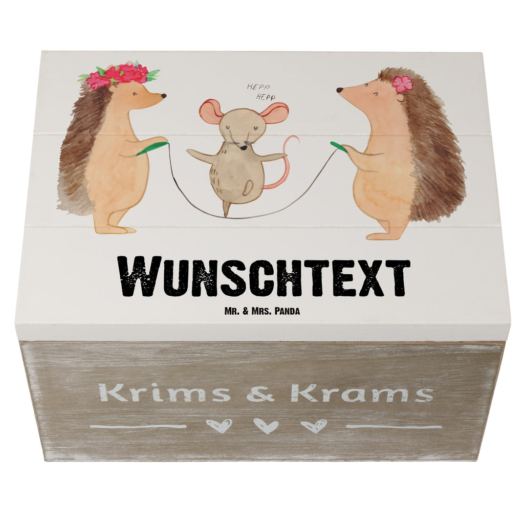 Personalisierte Holzkiste Igel Seilhüpfen Holzkiste mit Namen, Kiste mit Namen, Schatzkiste mit Namen, Truhe mit Namen, Schatulle mit Namen, Erinnerungsbox mit Namen, Erinnerungskiste, mit Namen, Dekokiste mit Namen, Aufbewahrungsbox mit Namen, Holzkiste Personalisiert, Kiste Personalisiert, Schatzkiste Personalisiert, Truhe Personalisiert, Schatulle Personalisiert, Erinnerungsbox Personalisiert, Erinnerungskiste Personalisiert, Dekokiste Personalisiert, Aufbewahrungsbox Personalisiert, süße Tiermotive, gute Laune, lustige Sprüche, Tiere, Igel, Maus, Seilspringen, Seilhüpfen, Kinder, Kindergarten