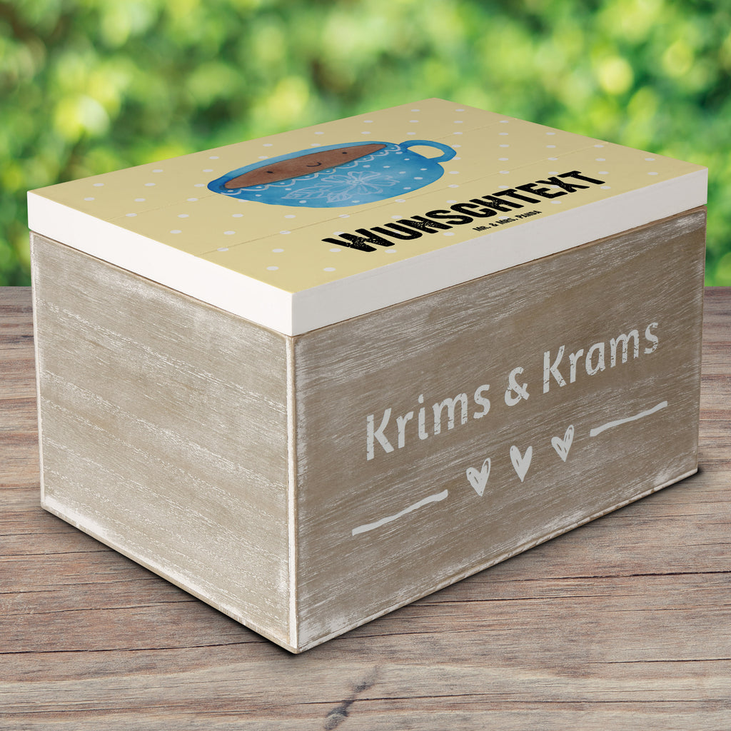 Personalisierte Holzkiste Kaffee Tasse Holzkiste mit Namen, Kiste mit Namen, Schatzkiste mit Namen, Truhe mit Namen, Schatulle mit Namen, Erinnerungsbox mit Namen, Erinnerungskiste, mit Namen, Dekokiste mit Namen, Aufbewahrungsbox mit Namen, Holzkiste Personalisiert, Kiste Personalisiert, Schatzkiste Personalisiert, Truhe Personalisiert, Schatulle Personalisiert, Erinnerungsbox Personalisiert, Erinnerungskiste Personalisiert, Dekokiste Personalisiert, Aufbewahrungsbox Personalisiert, süße Tiermotive, gute Laune, lustige Sprüche, Tiere, Kaffee, Tasse, Liebe, Geschmack, Genuss, Glücklich