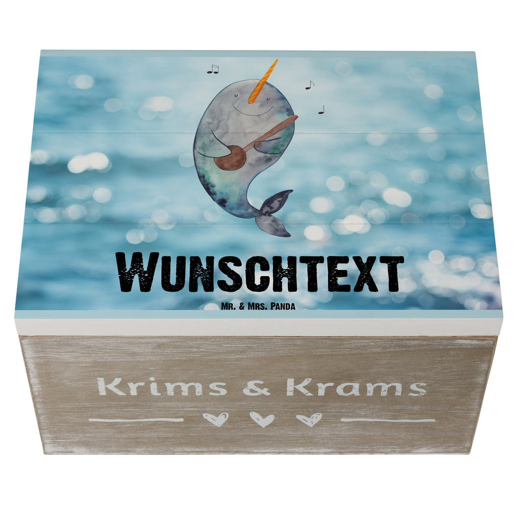 Personalisierte Holzkiste Narwal Gitarre Holzkiste mit Namen, Kiste mit Namen, Schatzkiste mit Namen, Truhe mit Namen, Schatulle mit Namen, Erinnerungsbox mit Namen, Erinnerungskiste, mit Namen, Dekokiste mit Namen, Aufbewahrungsbox mit Namen, Holzkiste Personalisiert, Kiste Personalisiert, Schatzkiste Personalisiert, Truhe Personalisiert, Schatulle Personalisiert, Erinnerungsbox Personalisiert, Erinnerungskiste Personalisiert, Dekokiste Personalisiert, Aufbewahrungsbox Personalisiert, Meerestiere, Meer, Urlaub, Narwal, Wal, Tanzen, Probleme, Problemlösung, Frust, Gespräche, Gitarre