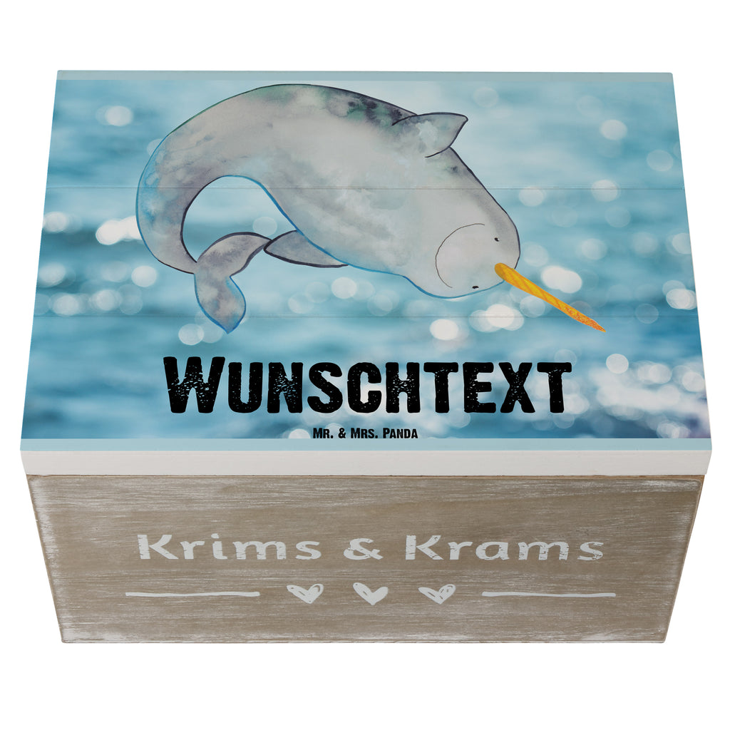 Personalisierte Holzkiste Narwal Holzkiste mit Namen, Kiste mit Namen, Schatzkiste mit Namen, Truhe mit Namen, Schatulle mit Namen, Erinnerungsbox mit Namen, Erinnerungskiste, mit Namen, Dekokiste mit Namen, Aufbewahrungsbox mit Namen, Holzkiste Personalisiert, Kiste Personalisiert, Schatzkiste Personalisiert, Truhe Personalisiert, Schatulle Personalisiert, Erinnerungsbox Personalisiert, Erinnerungskiste Personalisiert, Dekokiste Personalisiert, Aufbewahrungsbox Personalisiert, Meerestiere, Meer, Urlaub, Narwal, Wal, Putzen, Hausfrau, Junggesellin, aufräumen, Kinderzimmer