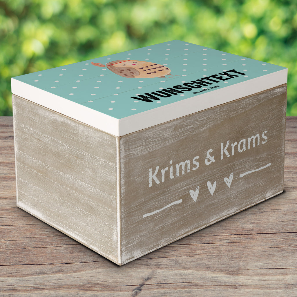 Personalisierte Holzkiste Eule Federschmuck Holzkiste mit Namen, Kiste mit Namen, Schatzkiste mit Namen, Truhe mit Namen, Schatulle mit Namen, Erinnerungsbox mit Namen, Erinnerungskiste, mit Namen, Dekokiste mit Namen, Aufbewahrungsbox mit Namen, Holzkiste Personalisiert, Kiste Personalisiert, Schatzkiste Personalisiert, Truhe Personalisiert, Schatulle Personalisiert, Erinnerungsbox Personalisiert, Erinnerungskiste Personalisiert, Dekokiste Personalisiert, Aufbewahrungsbox Personalisiert, Eule, Eule Deko, Owl, Das Leben ist ein Abenteuer, Reisespruch, Federschmuck, Dekoration
