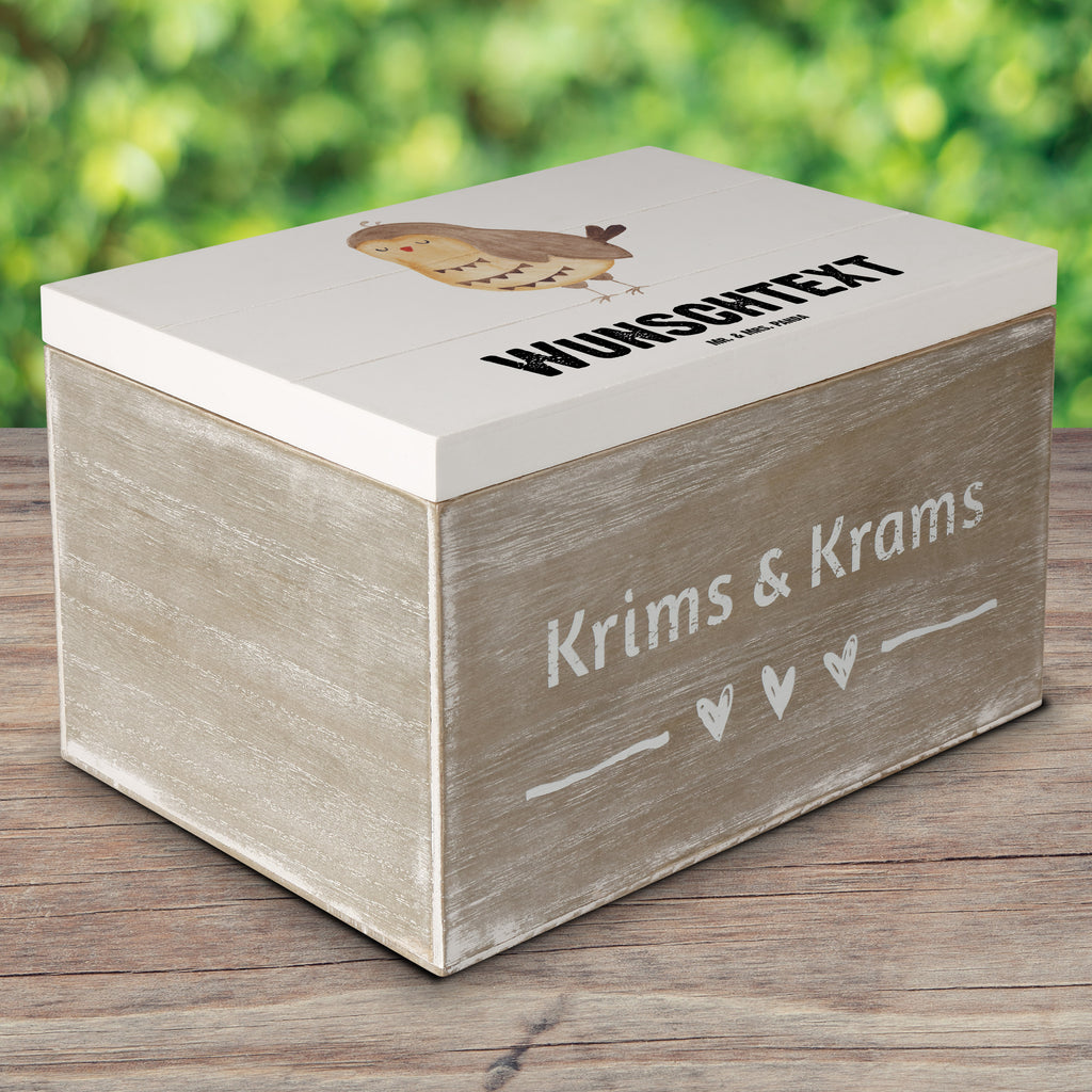 Personalisierte Holzkiste Eule Zufrieden Holzkiste mit Namen, Kiste mit Namen, Schatzkiste mit Namen, Truhe mit Namen, Schatulle mit Namen, Erinnerungsbox mit Namen, Erinnerungskiste, mit Namen, Dekokiste mit Namen, Aufbewahrungsbox mit Namen, Holzkiste Personalisiert, Kiste Personalisiert, Schatzkiste Personalisiert, Truhe Personalisiert, Schatulle Personalisiert, Erinnerungsbox Personalisiert, Erinnerungskiste Personalisiert, Dekokiste Personalisiert, Aufbewahrungsbox Personalisiert, Eule, Eule Spruch, Eule deko, Owl, Liebe Spruch, Romantisch, Wortspiel lustig, Spruch schön, Geschenk Hochzeitstag