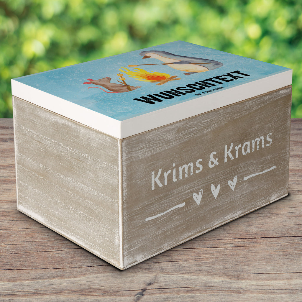 Personalisierte Holzkiste Pinguin Lagerfeuer Holzkiste mit Namen, Kiste mit Namen, Schatzkiste mit Namen, Truhe mit Namen, Schatulle mit Namen, Erinnerungsbox mit Namen, Erinnerungskiste, mit Namen, Dekokiste mit Namen, Aufbewahrungsbox mit Namen, Holzkiste Personalisiert, Kiste Personalisiert, Schatzkiste Personalisiert, Truhe Personalisiert, Schatulle Personalisiert, Erinnerungsbox Personalisiert, Erinnerungskiste Personalisiert, Dekokiste Personalisiert, Aufbewahrungsbox Personalisiert, Pinguin, Maus, Pinguine, Lagerfeuer, Leben, Arbeit, Job, Motivation, Büro, Büroalltag, Lebensspruch, Lebensmotivation, Neustart, Liebe, grillen, Feuer, Marshmallows