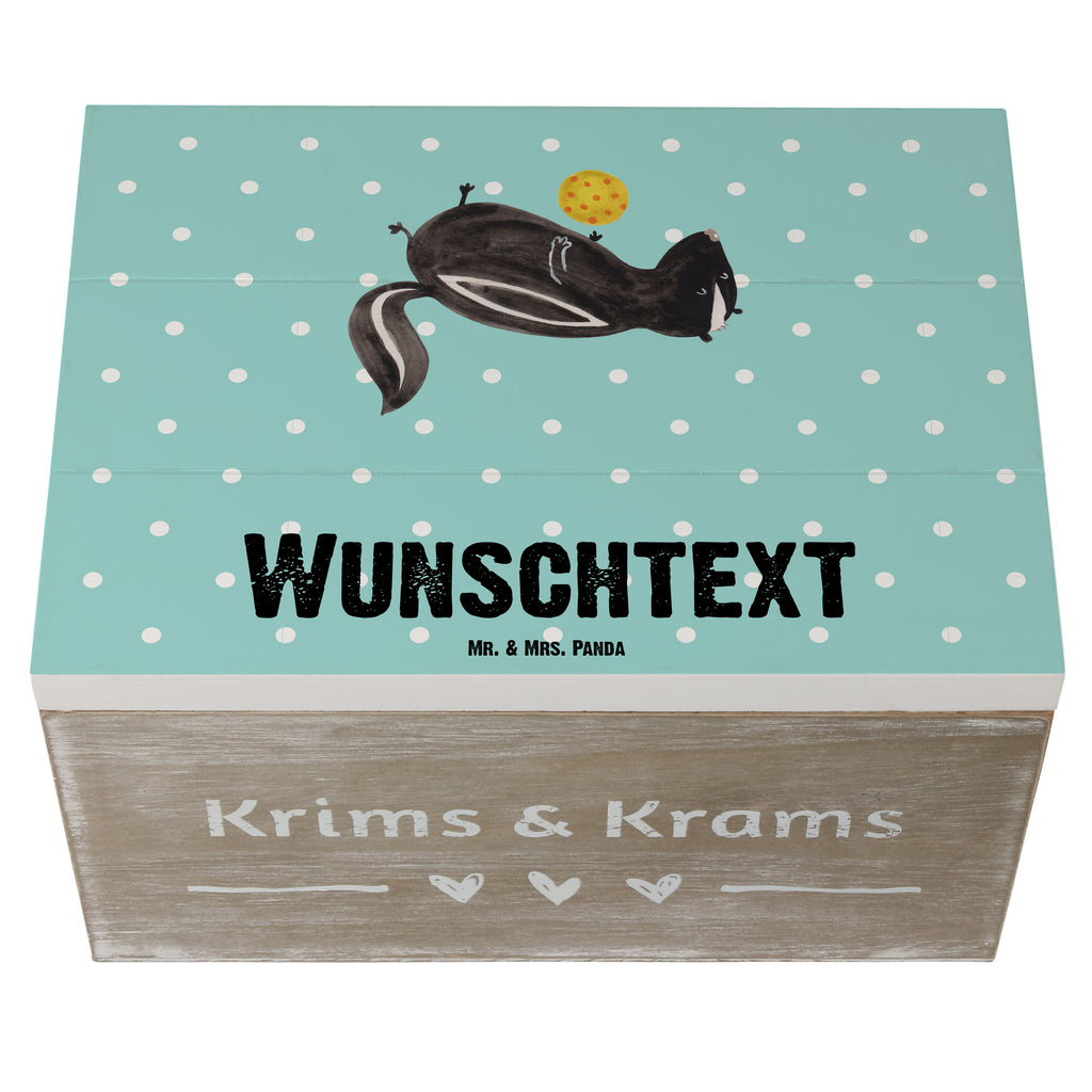 Personalisierte Holzkiste Stinktier Ball Holzkiste mit Namen, Kiste mit Namen, Schatzkiste mit Namen, Truhe mit Namen, Schatulle mit Namen, Erinnerungsbox mit Namen, Erinnerungskiste, mit Namen, Dekokiste mit Namen, Aufbewahrungsbox mit Namen, Holzkiste Personalisiert, Kiste Personalisiert, Schatzkiste Personalisiert, Truhe Personalisiert, Schatulle Personalisiert, Erinnerungsbox Personalisiert, Erinnerungskiste Personalisiert, Dekokiste Personalisiert, Aufbewahrungsbox Personalisiert, Stinktier, Skunk, Wildtier, Raubtier, Stinker, Stinki, verspielt, Weisheit