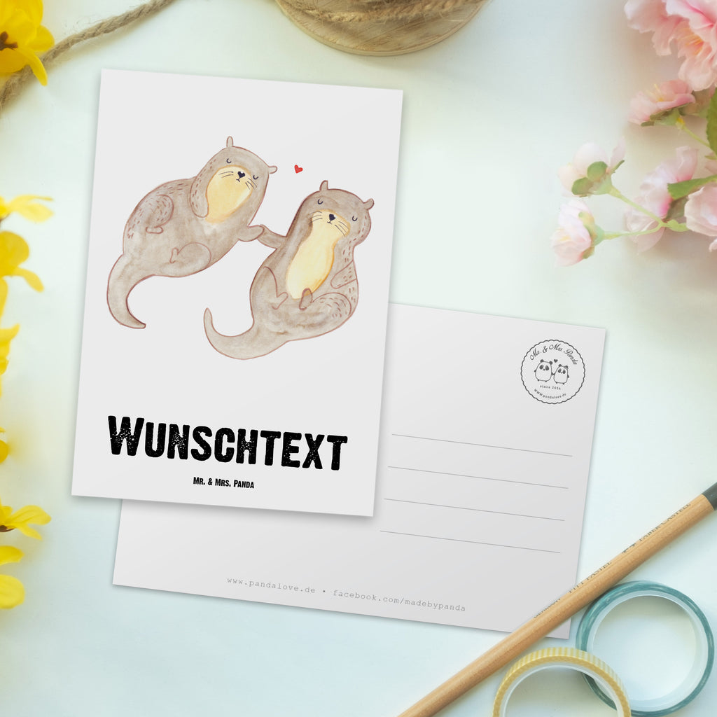 Personalisierte Postkarte Otter händchenhaltend Postkarte mit Namen, Postkarte bedrucken, Postkarte mit Wunschtext, Postkarte personalisierbar, Geschenkkarte mit Namen, Grußkarte mit Namen, Karte mit Namen, Einladung mit Namen, Ansichtskarte mit Namen, Geschenkkarte mit Wunschtext, Grußkarte mit Wunschtext, Karte mit Wunschtext, Einladung mit Wunschtext, Ansichtskarte mit Wunschtext, Otter, Fischotter, Seeotter, Otter Seeotter See Otter