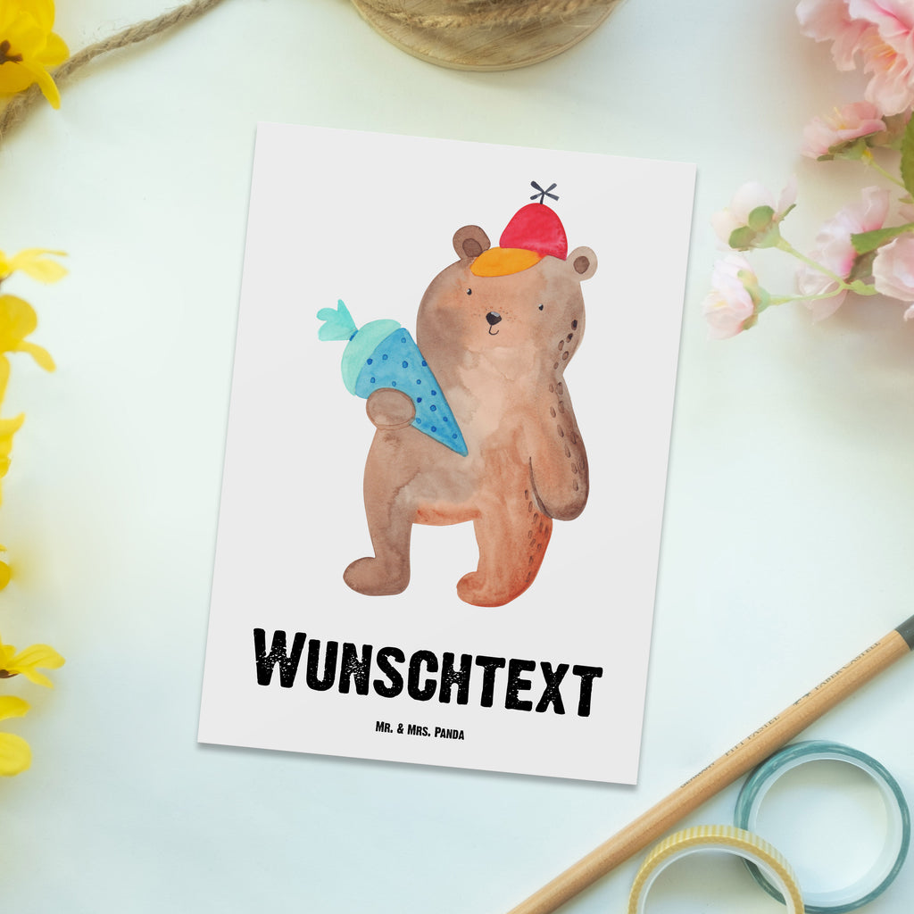Personalisierte Postkarte Bär mit Schultüte Postkarte mit Namen, Postkarte bedrucken, Postkarte mit Wunschtext, Postkarte personalisierbar, Geschenkkarte mit Namen, Grußkarte mit Namen, Karte mit Namen, Einladung mit Namen, Ansichtskarte mit Namen, Geschenkkarte mit Wunschtext, Grußkarte mit Wunschtext, Karte mit Wunschtext, Einladung mit Wunschtext, Ansichtskarte mit Wunschtext, Bär, Teddy, Teddybär, Bär Motiv, Schultüte, Erster Schultag Geschenk, Einschulung Geschenk, Schule Geschenk, Grundschule, Schulanfang, Schulbeginn