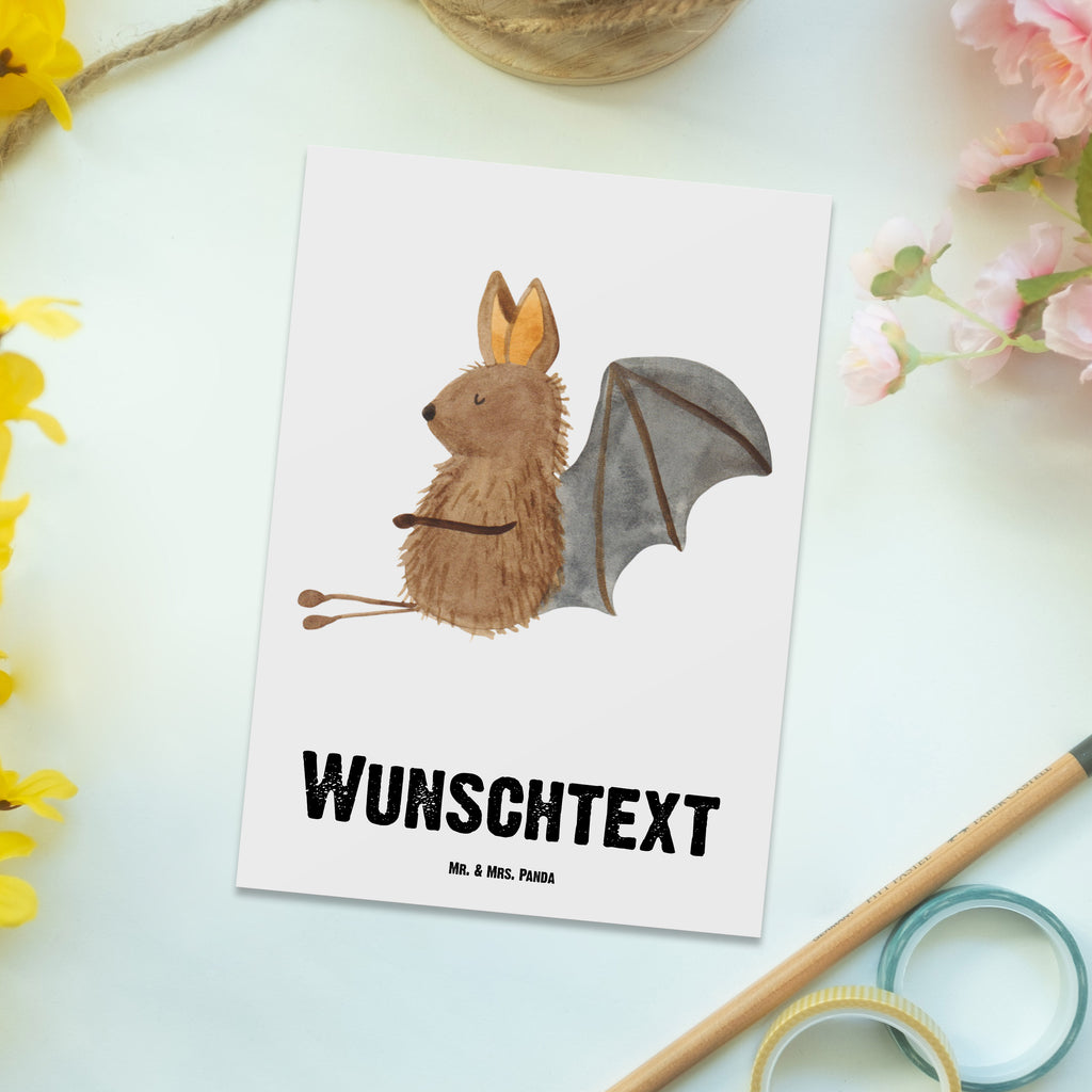 Personalisierte Postkarte Fledermaus sitzend Postkarte mit Namen, Postkarte bedrucken, Postkarte mit Wunschtext, Postkarte personalisierbar, Geschenkkarte mit Namen, Grußkarte mit Namen, Karte mit Namen, Einladung mit Namen, Ansichtskarte mit Namen, Geschenkkarte mit Wunschtext, Grußkarte mit Wunschtext, Karte mit Wunschtext, Einladung mit Wunschtext, Ansichtskarte mit Wunschtext, süße Tiermotive, gute Laune, lustige Sprüche, Tiere, Fledermaus, Fledermäuse, Motivation, entspannen