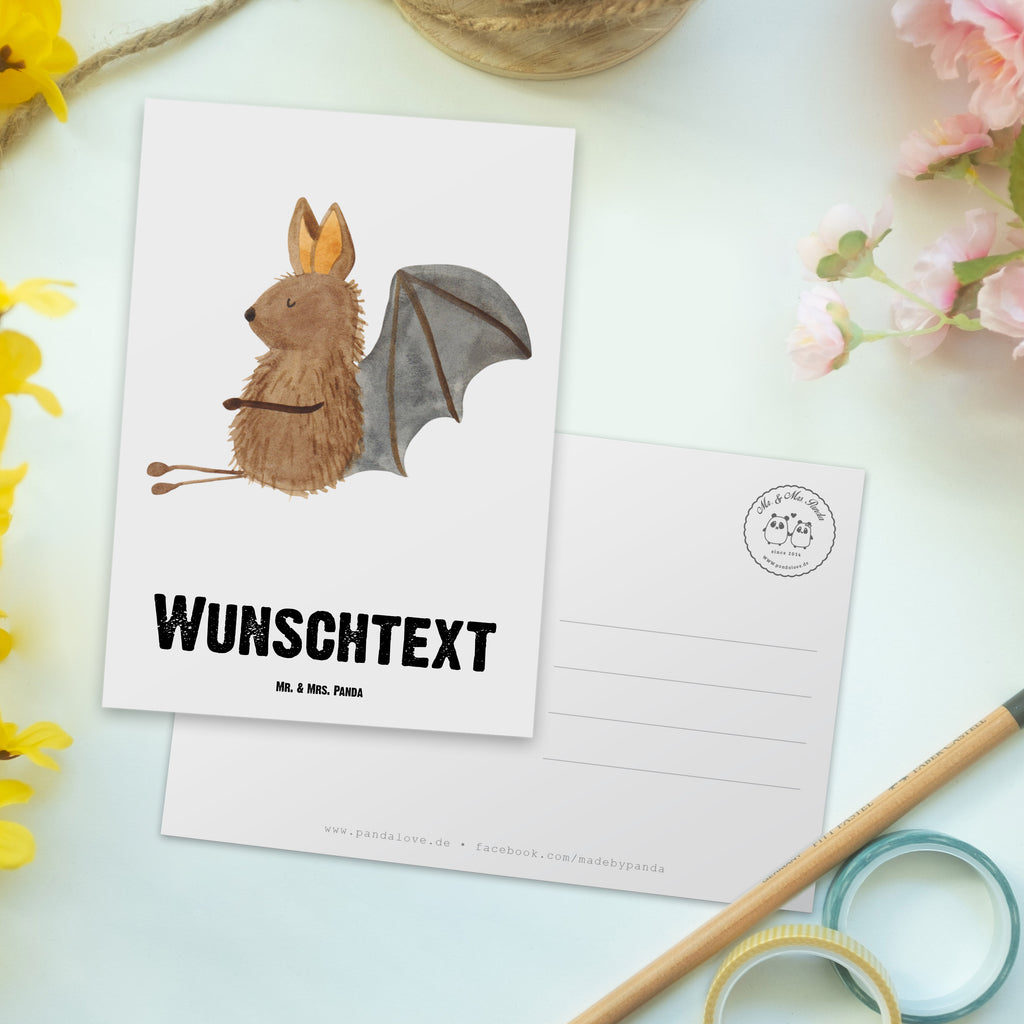 Personalisierte Postkarte Fledermaus sitzend Postkarte mit Namen, Postkarte bedrucken, Postkarte mit Wunschtext, Postkarte personalisierbar, Geschenkkarte mit Namen, Grußkarte mit Namen, Karte mit Namen, Einladung mit Namen, Ansichtskarte mit Namen, Geschenkkarte mit Wunschtext, Grußkarte mit Wunschtext, Karte mit Wunschtext, Einladung mit Wunschtext, Ansichtskarte mit Wunschtext, süße Tiermotive, gute Laune, lustige Sprüche, Tiere, Fledermaus, Fledermäuse, Motivation, entspannen