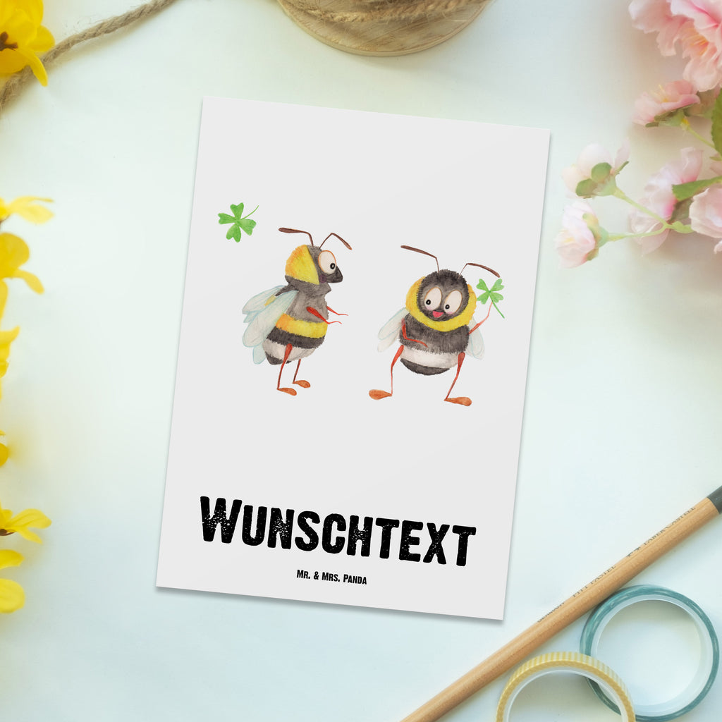 Personalisierte Postkarte Hummeln mit Kleeblatt Postkarte mit Namen, Postkarte bedrucken, Postkarte mit Wunschtext, Postkarte personalisierbar, Geschenkkarte mit Namen, Grußkarte mit Namen, Karte mit Namen, Einladung mit Namen, Ansichtskarte mit Namen, Geschenkkarte mit Wunschtext, Grußkarte mit Wunschtext, Karte mit Wunschtext, Einladung mit Wunschtext, Ansichtskarte mit Wunschtext, süße Tiermotive, gute Laune, lustige Sprüche, Tiere, Hummel, Biene, Spruch positiv, Biene Deko, Spruch schön, glücklich sein, glücklich werden, Spruch fröhlich