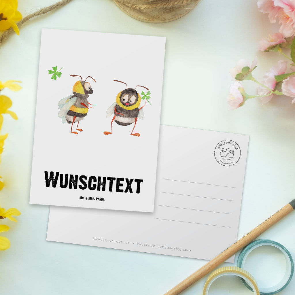 Personalisierte Postkarte Hummeln mit Kleeblatt Postkarte mit Namen, Postkarte bedrucken, Postkarte mit Wunschtext, Postkarte personalisierbar, Geschenkkarte mit Namen, Grußkarte mit Namen, Karte mit Namen, Einladung mit Namen, Ansichtskarte mit Namen, Geschenkkarte mit Wunschtext, Grußkarte mit Wunschtext, Karte mit Wunschtext, Einladung mit Wunschtext, Ansichtskarte mit Wunschtext, süße Tiermotive, gute Laune, lustige Sprüche, Tiere, Hummel, Biene, Spruch positiv, Biene Deko, Spruch schön, glücklich sein, glücklich werden, Spruch fröhlich