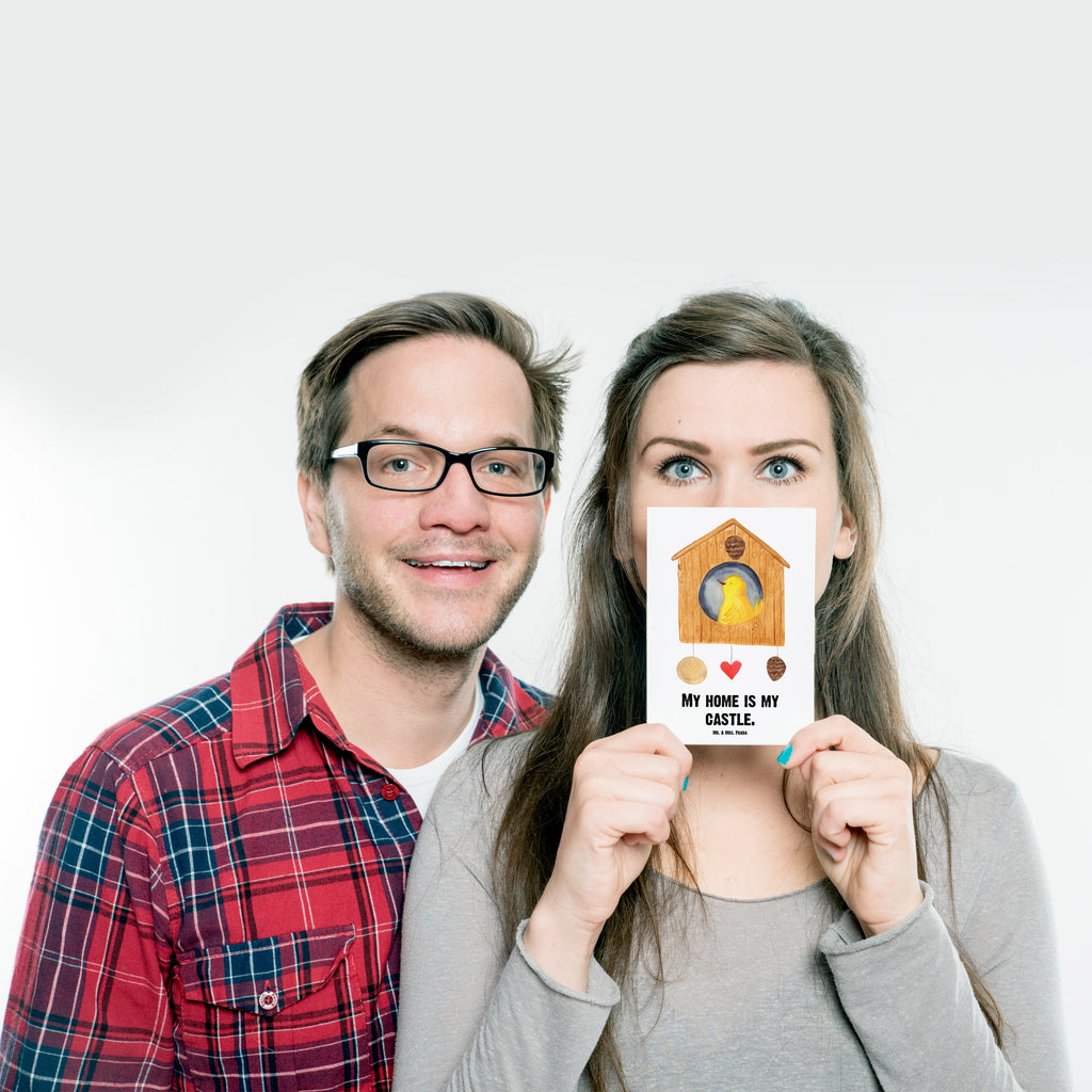 Personalisierte Postkarte Vogelhaus Postkarte mit Namen, Postkarte bedrucken, Postkarte mit Wunschtext, Postkarte personalisierbar, Geschenkkarte mit Namen, Grußkarte mit Namen, Karte mit Namen, Einladung mit Namen, Ansichtskarte mit Namen, Geschenkkarte mit Wunschtext, Grußkarte mit Wunschtext, Karte mit Wunschtext, Einladung mit Wunschtext, Ansichtskarte mit Wunschtext, süße Tiermotive, gute Laune, lustige Sprüche, Tiere, Vogel, Vögel, Vogelhaus, Vogelhäuschen, Home sweet home, Zuhause, Nest, Eigenheim, Familie, Wohnung, Haus, unser Haus, Lieblingsort, Castle