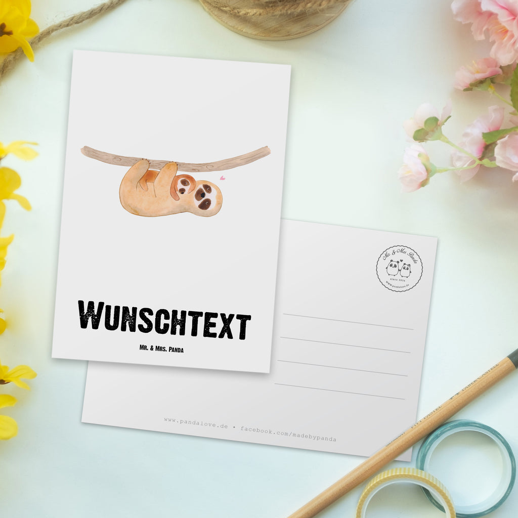 Personalisierte Postkarte Faultier mit Kind Postkarte mit Namen, Postkarte bedrucken, Postkarte mit Wunschtext, Postkarte personalisierbar, Geschenkkarte mit Namen, Grußkarte mit Namen, Karte mit Namen, Einladung mit Namen, Ansichtskarte mit Namen, Geschenkkarte mit Wunschtext, Grußkarte mit Wunschtext, Karte mit Wunschtext, Einladung mit Wunschtext, Ansichtskarte mit Wunschtext, Faultier, Faultier Geschenk, Faultier Deko, Kind, Baby, Liebe, Mutter, Mama, Geburt, Kinder, Faulheit, Spaß, Niedlichkeit