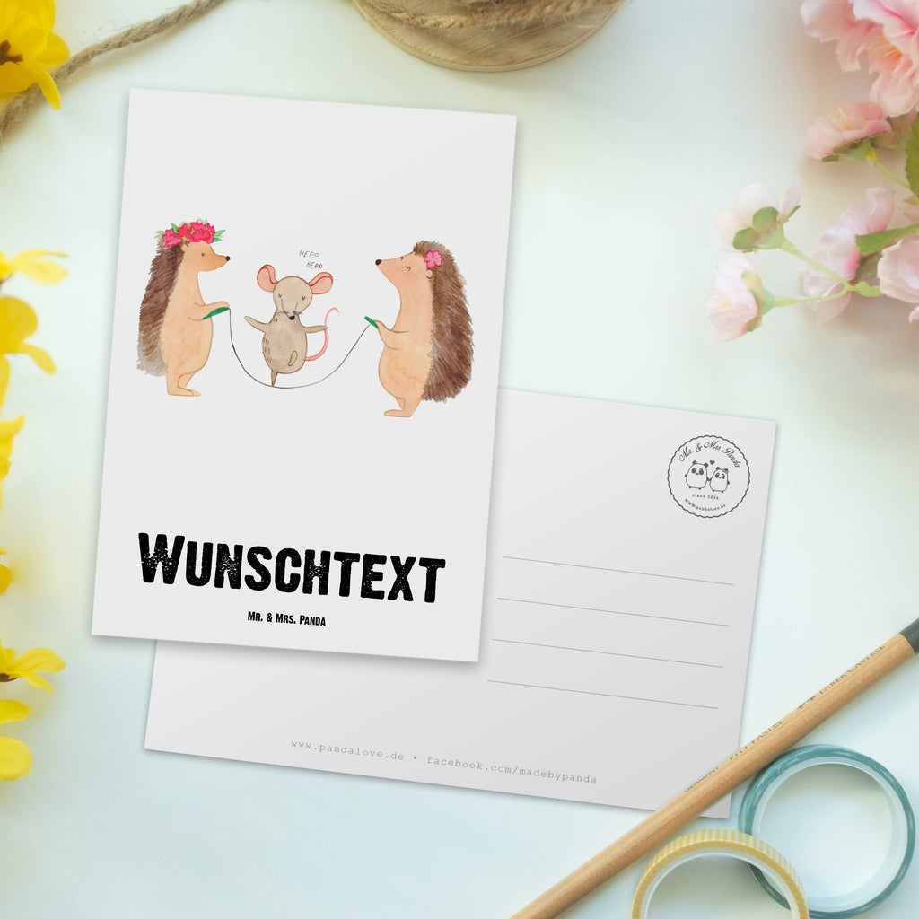 Personalisierte Postkarte Igel Seilhüpfen Postkarte mit Namen, Postkarte bedrucken, Postkarte mit Wunschtext, Postkarte personalisierbar, Geschenkkarte mit Namen, Grußkarte mit Namen, Karte mit Namen, Einladung mit Namen, Ansichtskarte mit Namen, Geschenkkarte mit Wunschtext, Grußkarte mit Wunschtext, Karte mit Wunschtext, Einladung mit Wunschtext, Ansichtskarte mit Wunschtext, süße Tiermotive, gute Laune, lustige Sprüche, Tiere, Igel, Maus, Seilspringen, Seilhüpfen, Kinder, Kindergarten