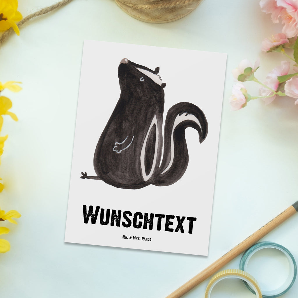 Personalisierte Postkarte Stinktier sitzend Postkarte mit Namen, Postkarte bedrucken, Postkarte mit Wunschtext, Postkarte personalisierbar, Geschenkkarte mit Namen, Grußkarte mit Namen, Karte mit Namen, Einladung mit Namen, Ansichtskarte mit Namen, Geschenkkarte mit Wunschtext, Grußkarte mit Wunschtext, Karte mit Wunschtext, Einladung mit Wunschtext, Ansichtskarte mit Wunschtext, Stinktier, Skunk, Wildtier, Raubtier, Stinker, Stinki, Spruch, Büro, Recht, Besserwisser