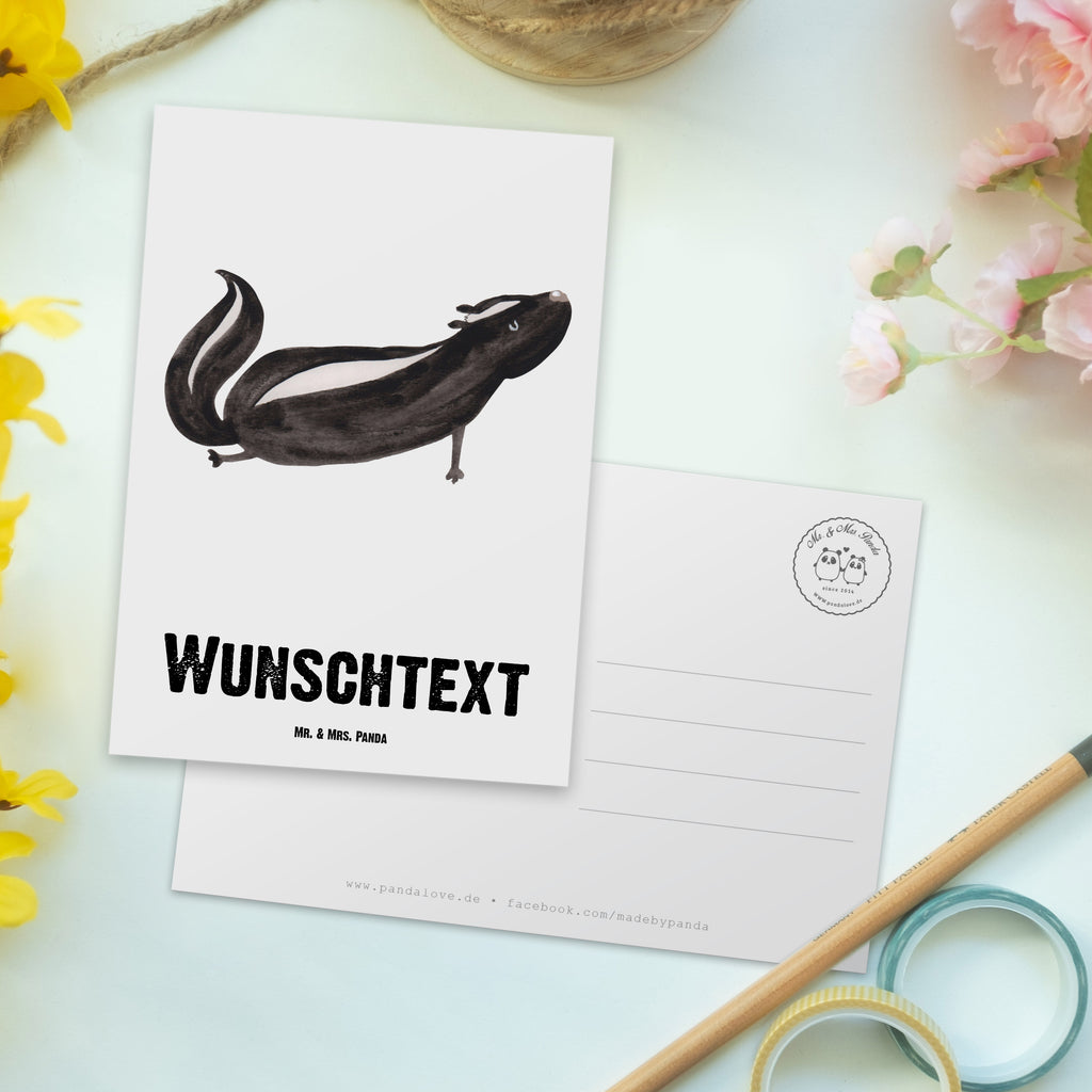 Personalisierte Postkarte Stinktier Yoga Postkarte mit Namen, Postkarte bedrucken, Postkarte mit Wunschtext, Postkarte personalisierbar, Geschenkkarte mit Namen, Grußkarte mit Namen, Karte mit Namen, Einladung mit Namen, Ansichtskarte mit Namen, Geschenkkarte mit Wunschtext, Grußkarte mit Wunschtext, Karte mit Wunschtext, Einladung mit Wunschtext, Ansichtskarte mit Wunschtext, Stinktier, Skunk, Wildtier, Raubtier, Stinker, Stinki, Yoga, Namaste, Lebe, Liebe, Lache