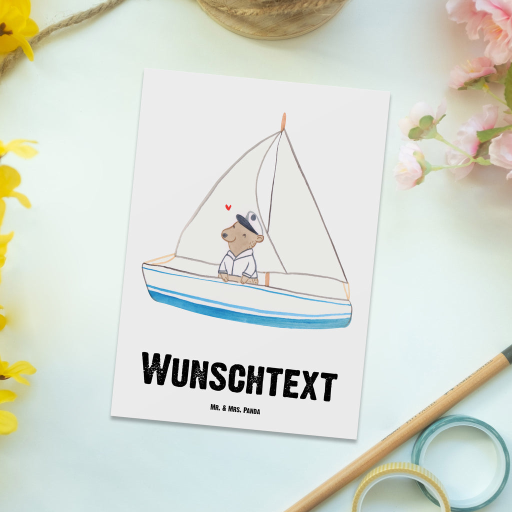 Personalisierte Postkarte Bär Segeln Tage Postkarte mit Namen, Postkarte bedrucken, Postkarte mit Wunschtext, Postkarte personalisierbar, Geschenkkarte mit Namen, Grußkarte mit Namen, Karte mit Namen, Einladung mit Namen, Ansichtskarte mit Namen, Geschenkkarte mit Wunschtext, Grußkarte mit Wunschtext, Karte mit Wunschtext, Einladung mit Wunschtext, Ansichtskarte mit Wunschtext, Geschenk, Sport, Sportart, Hobby, Schenken, Danke, Dankeschön, Auszeichnung, Gewinn, Sportler, segeln, Segeltörn, Segelboot, Segelschule, Yachtclub