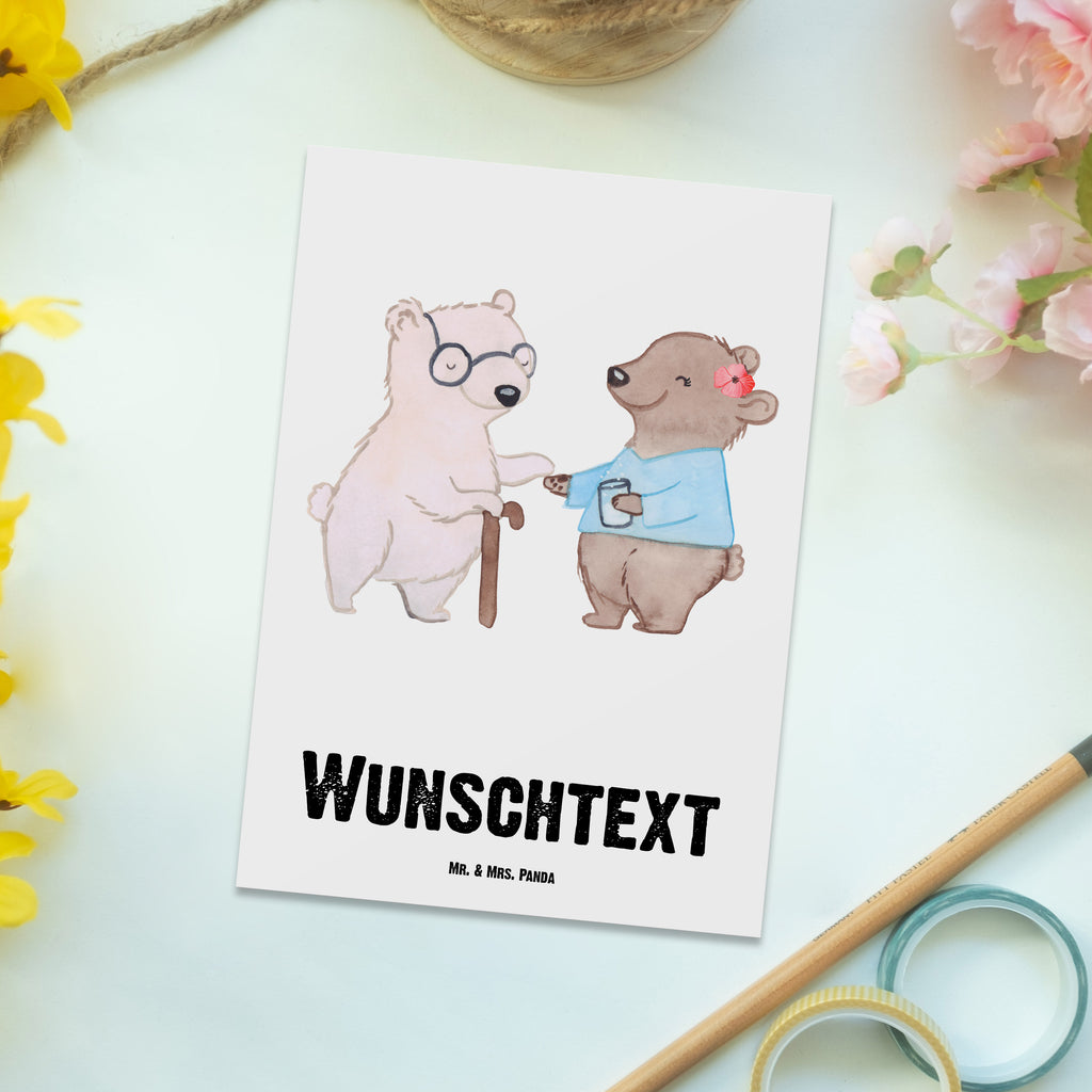 Personalisierte Postkarte Altenpflegerin mit Herz Postkarte mit Namen, Postkarte bedrucken, Postkarte mit Wunschtext, Postkarte personalisierbar, Geschenkkarte mit Namen, Grußkarte mit Namen, Karte mit Namen, Einladung mit Namen, Ansichtskarte mit Namen, Geschenkkarte mit Wunschtext, Grußkarte mit Wunschtext, Karte mit Wunschtext, Einladung mit Wunschtext, Ansichtskarte mit Wunschtext, Beruf, Ausbildung, Jubiläum, Abschied, Rente, Kollege, Kollegin, Geschenk, Schenken, Arbeitskollege, Mitarbeiter, Firma, Danke, Dankeschön, Altenpflegerin, Pflegerin, Altenheim Eröffnung