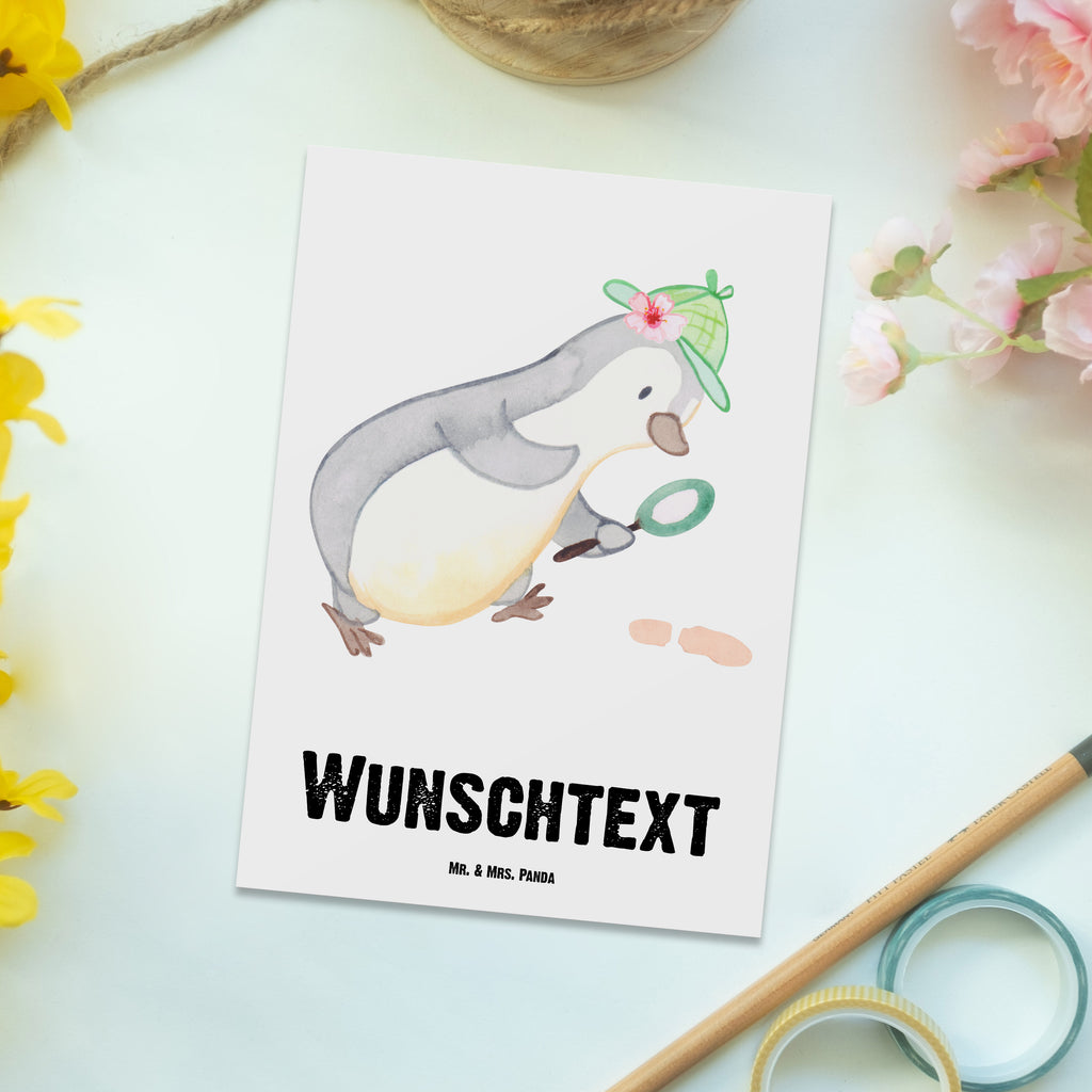 Personalisierte Postkarte Detektivin mit Herz Postkarte mit Namen, Postkarte bedrucken, Postkarte mit Wunschtext, Postkarte personalisierbar, Geschenkkarte mit Namen, Grußkarte mit Namen, Karte mit Namen, Einladung mit Namen, Ansichtskarte mit Namen, Geschenkkarte mit Wunschtext, Grußkarte mit Wunschtext, Karte mit Wunschtext, Einladung mit Wunschtext, Ansichtskarte mit Wunschtext, Beruf, Ausbildung, Jubiläum, Abschied, Rente, Kollege, Kollegin, Geschenk, Schenken, Arbeitskollege, Mitarbeiter, Firma, Danke, Dankeschön, Detektivin, Ermittlerin, Agentin, Privatdetektei, Berufsdetektivin, Wirtschaftsdetektei, Detektivausbildung, Spurensuche