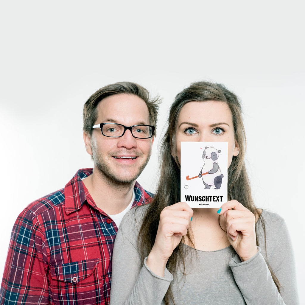 Personalisierte Postkarte Panda Hockey spielen Tage Postkarte mit Namen, Postkarte bedrucken, Postkarte mit Wunschtext, Postkarte personalisierbar, Geschenkkarte mit Namen, Grußkarte mit Namen, Karte mit Namen, Einladung mit Namen, Ansichtskarte mit Namen, Geschenkkarte mit Wunschtext, Grußkarte mit Wunschtext, Karte mit Wunschtext, Einladung mit Wunschtext, Ansichtskarte mit Wunschtext, Geschenk, Sport, Sportart, Hobby, Schenken, Danke, Dankeschön, Auszeichnung, Gewinn, Sportler, Hockey spielen, Feldhockey, Hockeyschläger, Hockey Verein