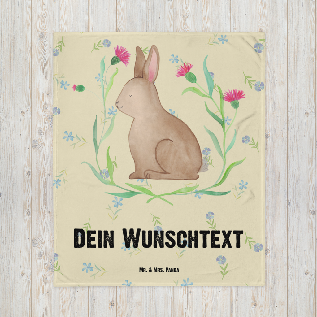 Personalisierte Decke Hase sitzend Personalisierte Decke, Decke mit Namen, Kuscheldecke mit Namen, Decke bedrucken, Kuscheldecke bedrucken, Ostern, Osterhase, Ostergeschenke, Osternest, Osterdeko, Geschenk zu Ostern, Frohe Ostern, Ostergrüße, Osterblume, Liebe, Grüße, Hase, Kaninchen