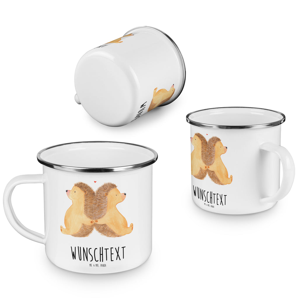 Personalisierte Emaille Tasse Igel händchenhaltend Emaille Tasse personalisiert, Emaille Tasse mit Namen, Campingtasse personalisiert, Namenstasse, Campingtasse bedrucken, Campinggeschirr personalsisert, Liebe, Partner, Freund, Freundin, Ehemann, Ehefrau, Heiraten, Verlobung, Heiratsantrag, Liebesgeschenk, Jahrestag, Hocheitstag, Igel, Igelliebe, Hand in Hand, Liebesbeweis, große Liebe, Liebesbotschaft, Hochzeit, Lieblingsmensch, Gemeinsamkeit, Love, Geschenk für zwei
