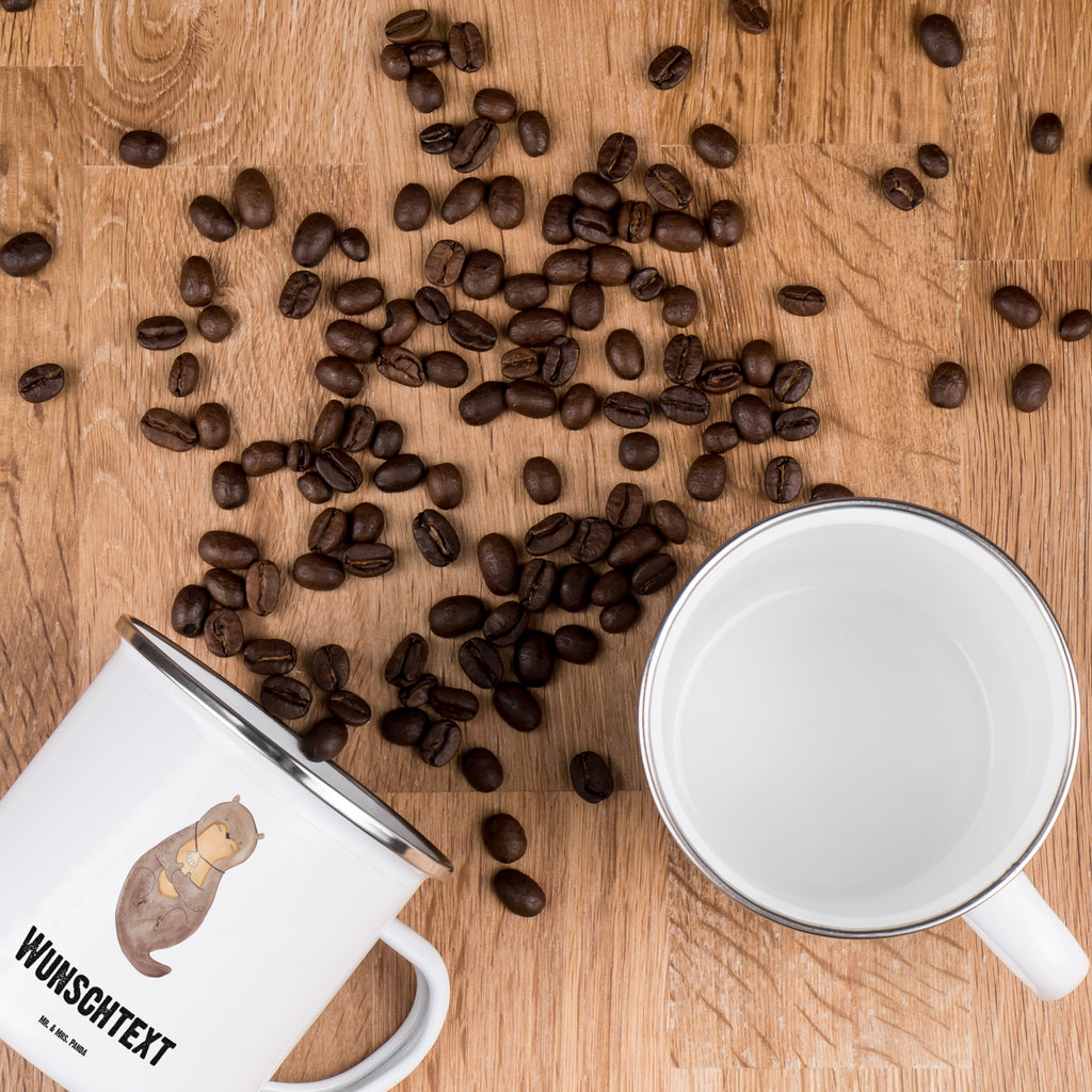 Personalisierte Emaille Tasse Otter mit Muschelmedaillon Emaille Tasse personalisiert, Emaille Tasse mit Namen, Campingtasse personalisiert, Namenstasse, Campingtasse bedrucken, Campinggeschirr personalsisert, Otter, Fischotter, Seeotter, Otterliebe, grübeln, träumen, Motivation, Tagträumen, Büro