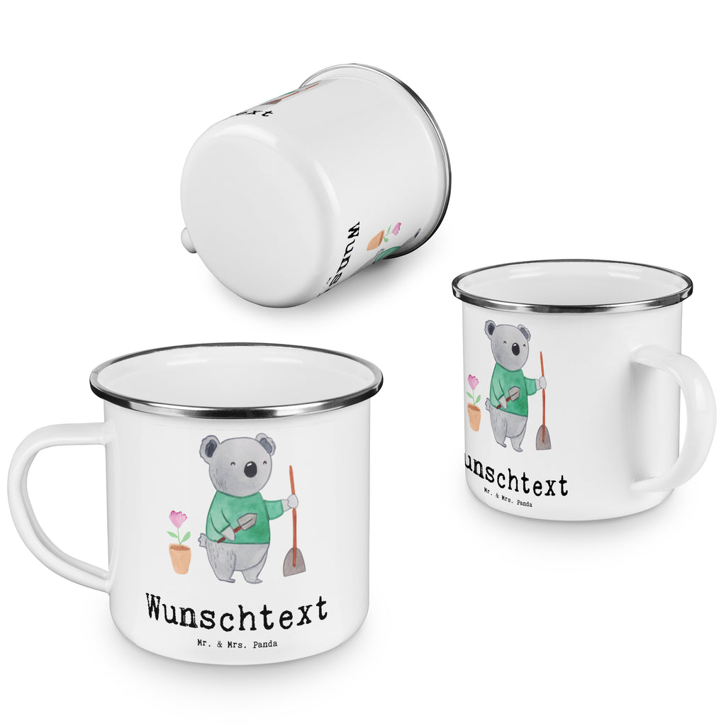 Personalisierte Emaille Tasse Garten- und Landschaftsbauerin mit Herz Emaille Tasse personalisiert, Emaille Tasse mit Namen, Campingtasse personalisiert, Namenstasse, Campingtasse bedrucken, Campinggeschirr personalsisert, Beruf, Ausbildung, Jubiläum, Abschied, Rente, Kollege, Kollegin, Geschenk, Schenken, Arbeitskollege, Mitarbeiter, Firma, Danke, Dankeschön, Gärtnerin, Gartenplaner, Gärtnerei, Gartenbau, Hobbygärtnerin, Garten- und Landschaftsbauerin