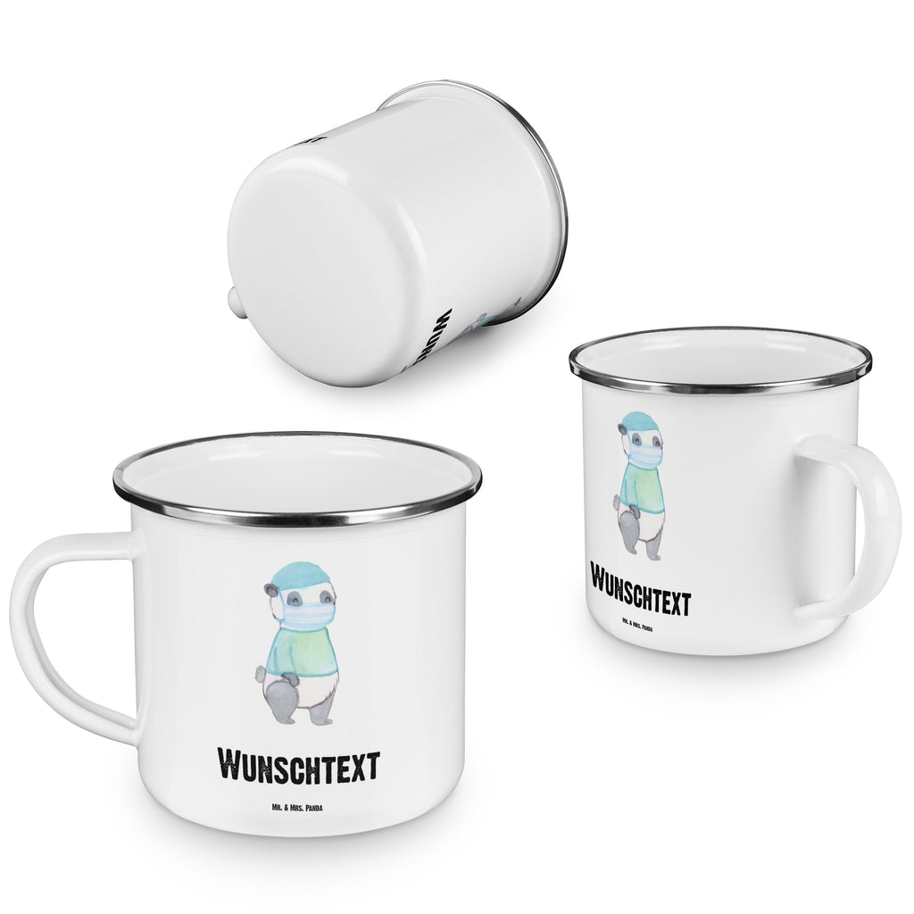 Personalisierte Emaille Tasse Chirurg mit Herz Emaille Tasse personalisiert, Emaille Tasse mit Namen, Campingtasse personalisiert, Namenstasse, Campingtasse bedrucken, Campinggeschirr personalsisert, Beruf, Ausbildung, Jubiläum, Abschied, Rente, Kollege, Kollegin, Geschenk, Schenken, Arbeitskollege, Mitarbeiter, Firma, Danke, Dankeschön, Chirurg, Unfallchirurg, Notfallchirurg, Krankenhaus, Arzt, Mediziner