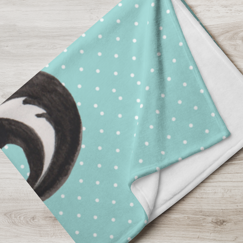 Babydecke mit Namen Stinktier sitzend Babdyecke personalisiert, Babydecke mit Namen, Babydecke bedrucken, Babygeschenk personalisiet, Babygeschenk mit Namen, Krabbeldecke mit Namen, Krabbeldecke personalisiert, Stinktier, Skunk, Wildtier, Raubtier, Stinker, Stinki, Spruch, Büro, Recht, Besserwisser