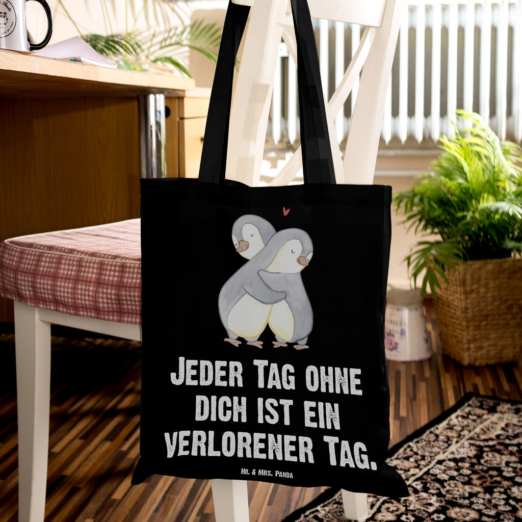 Tragetasche Pinguine Kuscheln Beuteltasche, Beutel, Einkaufstasche, Jutebeutel, Stoffbeutel, Liebe, Partner, Freund, Freundin, Ehemann, Ehefrau, Heiraten, Verlobung, Heiratsantrag, Liebesgeschenk, Jahrestag, Hocheitstag, Valentinstag, Geschenk für Frauen, Hochzeitstag, Mitbringsel, Geschenk für Freundin, Geschenk für Partner, Liebesbeweis, für Männer, für Ehemann