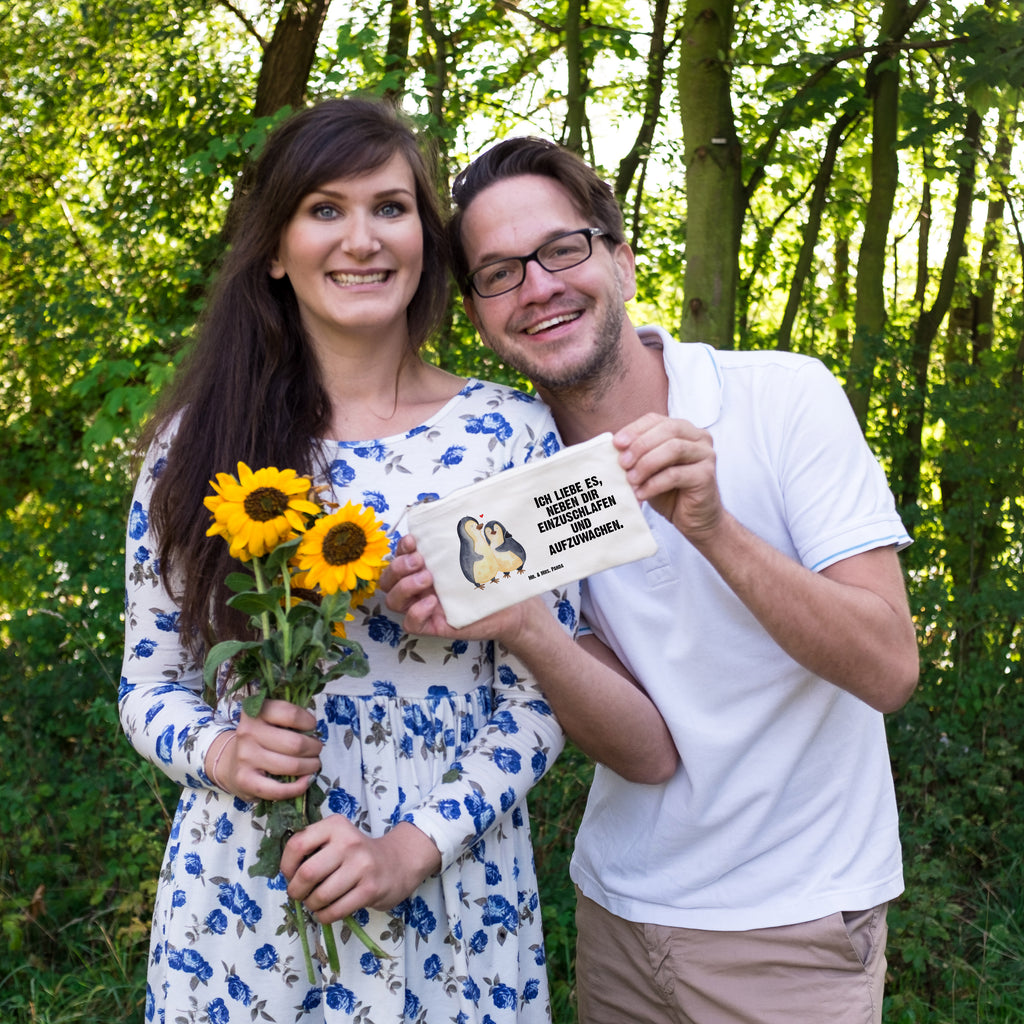 Schminktasche Pinguine Einschlafen Valentinstag, Geschenk für Frauen, Liebesgeschenk, Jahrestag, Hochzeitstag, Mitbringsel, Geschenk für Freundin, Geschenk für Partner, Freund, Liebesbeweis, für Männer, für Ehemann Schminktasche, Kosmetiktasche, Kosmetikbeutel, Stiftemäppchen, Etui, Federmappe, Makeup, XXL, Schminketui, Kosmetiketui, Schlamperetui  Liebe,  Partner, Freund, Freundin, Ehemann, Ehefrau, Heiraten, Verlobung, Heiratsantrag, Liebesgeschenk, Jahrestag, Hocheitstag