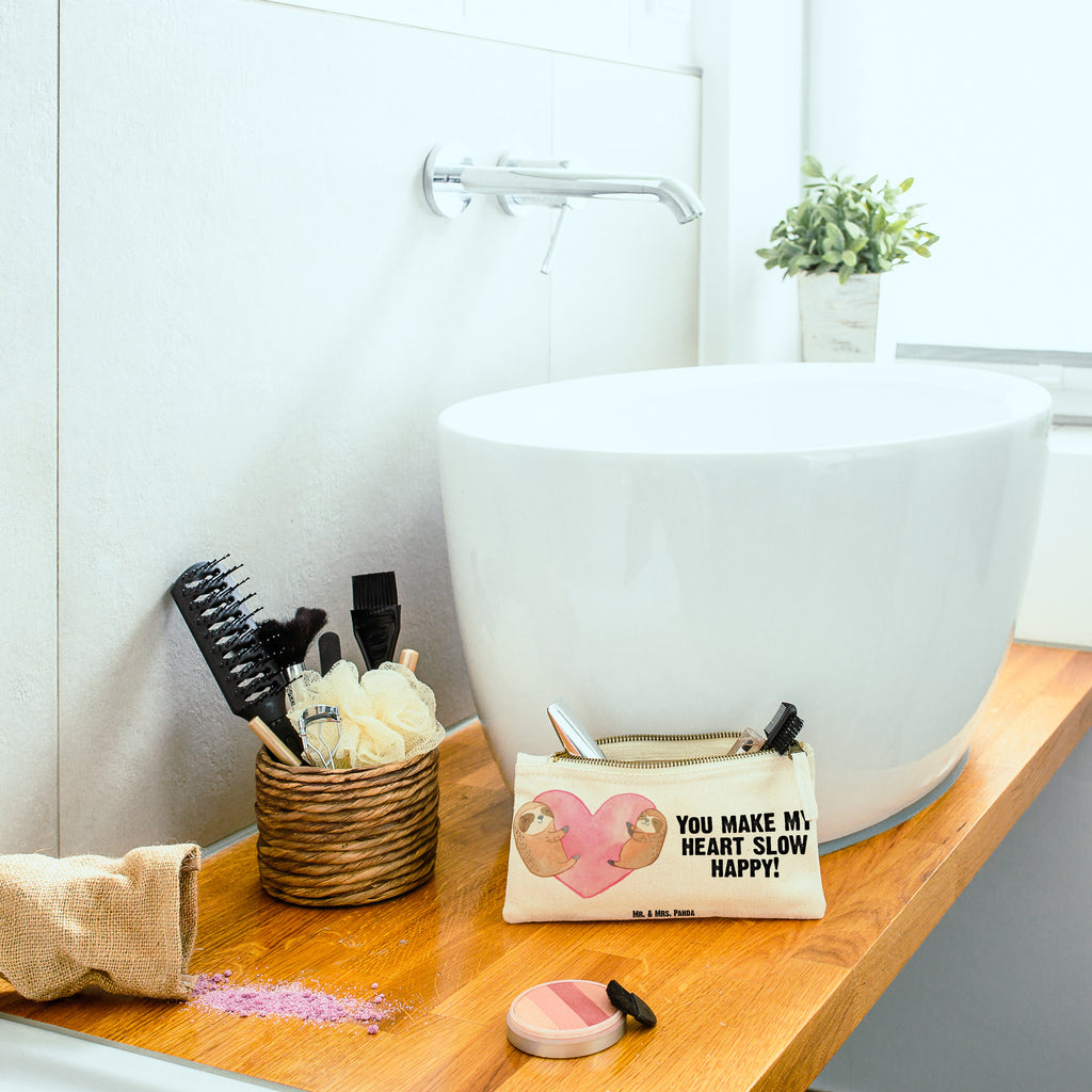 Schminktasche Faultiere Herz Valentinstag, Geschenk für Frauen, Liebesgeschenk, Jahrestag, Hochzeitstag, Mitbringsel, Geschenk für Freundin, Geschenk für Partner, Freund, Liebesbeweis, für Männer, für Ehemann Schminktasche, Kosmetiktasche, Kosmetikbeutel, Stiftemäppchen, Etui, Federmappe, Makeup, XXL, Schminketui, Kosmetiketui, Schlamperetui  Liebe,  Partner, Freund, Freundin, Ehemann, Ehefrau, Heiraten, Verlobung, Heiratsantrag, Liebesgeschenk, Jahrestag, Hocheitstag