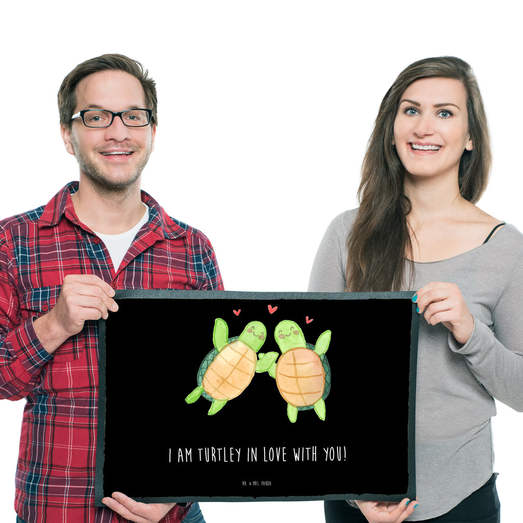 Fußmatte Schildkröten Paar Türvorleger, Schmutzmatte, Fußabtreter, Matte, Schmutzfänger, Fußabstreifer, Schmutzfangmatte, Türmatte, Motivfußmatte, Haustürmatte, Vorleger, Liebe, Partner, Freund, Freundin, Ehemann, Ehefrau, Heiraten, Verlobung, Heiratsantrag, Liebesgeschenk, Jahrestag, Hocheitstag, Valentinstag, Geschenk für Frauen, Hochzeitstag, Mitbringsel, Geschenk für Freundin, Geschenk für Partner, Liebesbeweis, für Männer, für Ehemann