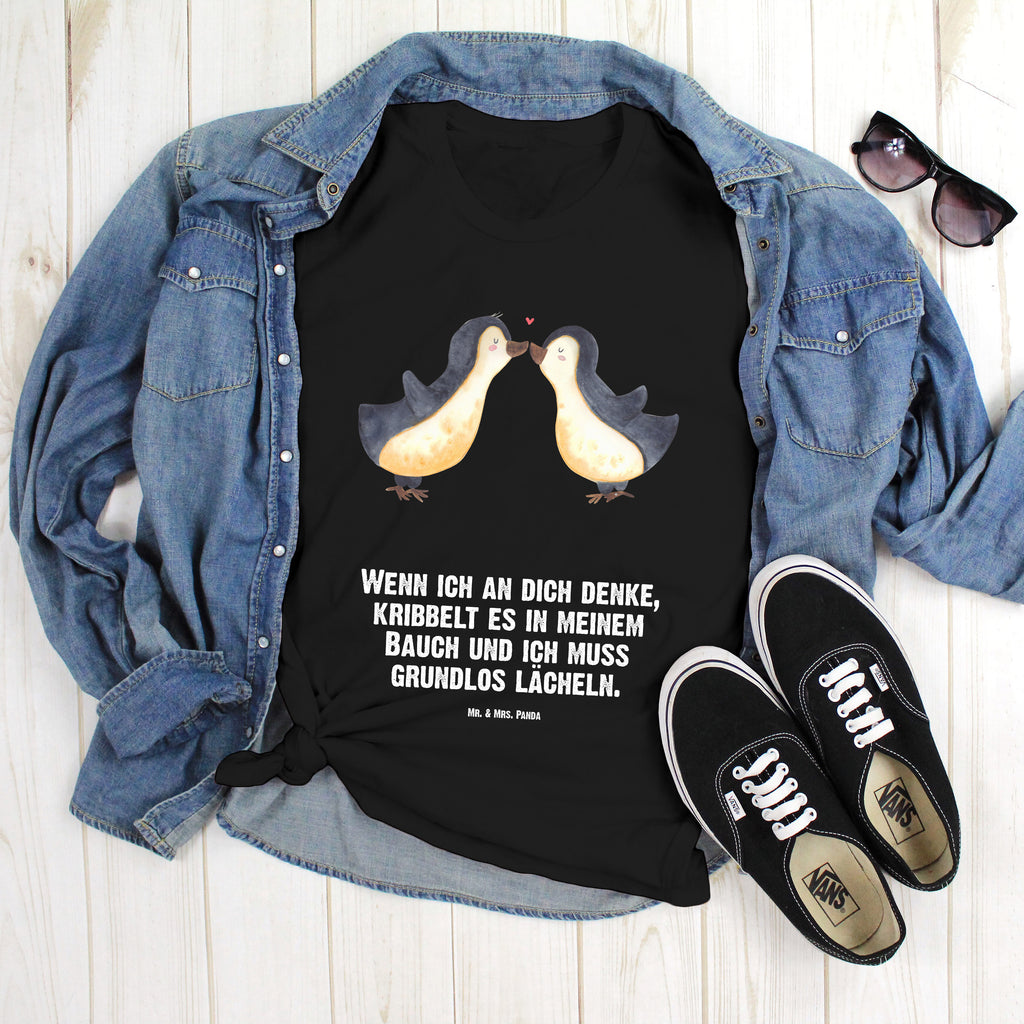 Größe XXL T-Shirt Pinguine Kuss T-Shirt, Shirt, Tshirt, Lustiges T-Shirt, T-Shirt mit Spruch, Party, Junggesellenabschied, Jubiläum, Geburstag, Herrn, Damen, Männer, Frauen, Schlafshirt, Nachthemd, Sprüche, Liebe, Partner, Freund, Freundin, Ehemann, Ehefrau, Heiraten, Verlobung, Heiratsantrag, Liebesgeschenk, Jahrestag, Hocheitstag, Valentinstag, Geschenk für Frauen, Hochzeitstag, Mitbringsel, Geschenk für Freundin, Geschenk für Partner, Liebesbeweis, für Männer, für Ehemann