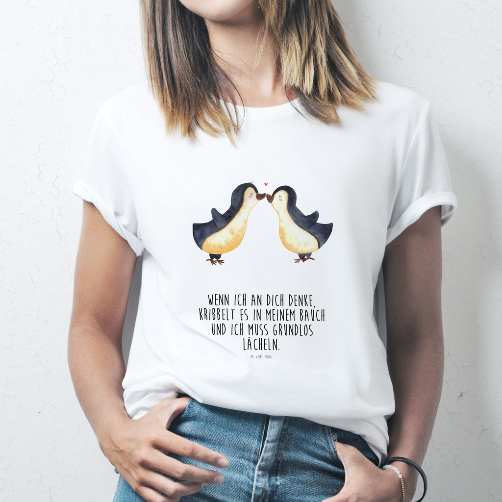 Größe S T-Shirt Pinguine Kuss T-Shirt, Shirt, Tshirt, Lustiges T-Shirt, T-Shirt mit Spruch, Party, Junggesellenabschied, Jubiläum, Geburstag, Herrn, Damen, Männer, Frauen, Schlafshirt, Nachthemd, Sprüche, Liebe, Partner, Freund, Freundin, Ehemann, Ehefrau, Heiraten, Verlobung, Heiratsantrag, Liebesgeschenk, Jahrestag, Hocheitstag, Valentinstag, Geschenk für Frauen, Hochzeitstag, Mitbringsel, Geschenk für Freundin, Geschenk für Partner, Liebesbeweis, für Männer, für Ehemann