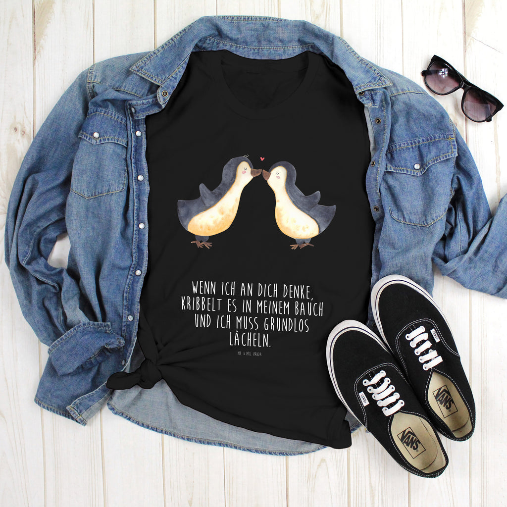 Größe S T-Shirt Pinguine Kuss T-Shirt, Shirt, Tshirt, Lustiges T-Shirt, T-Shirt mit Spruch, Party, Junggesellenabschied, Jubiläum, Geburstag, Herrn, Damen, Männer, Frauen, Schlafshirt, Nachthemd, Sprüche, Liebe, Partner, Freund, Freundin, Ehemann, Ehefrau, Heiraten, Verlobung, Heiratsantrag, Liebesgeschenk, Jahrestag, Hocheitstag, Valentinstag, Geschenk für Frauen, Hochzeitstag, Mitbringsel, Geschenk für Freundin, Geschenk für Partner, Liebesbeweis, für Männer, für Ehemann