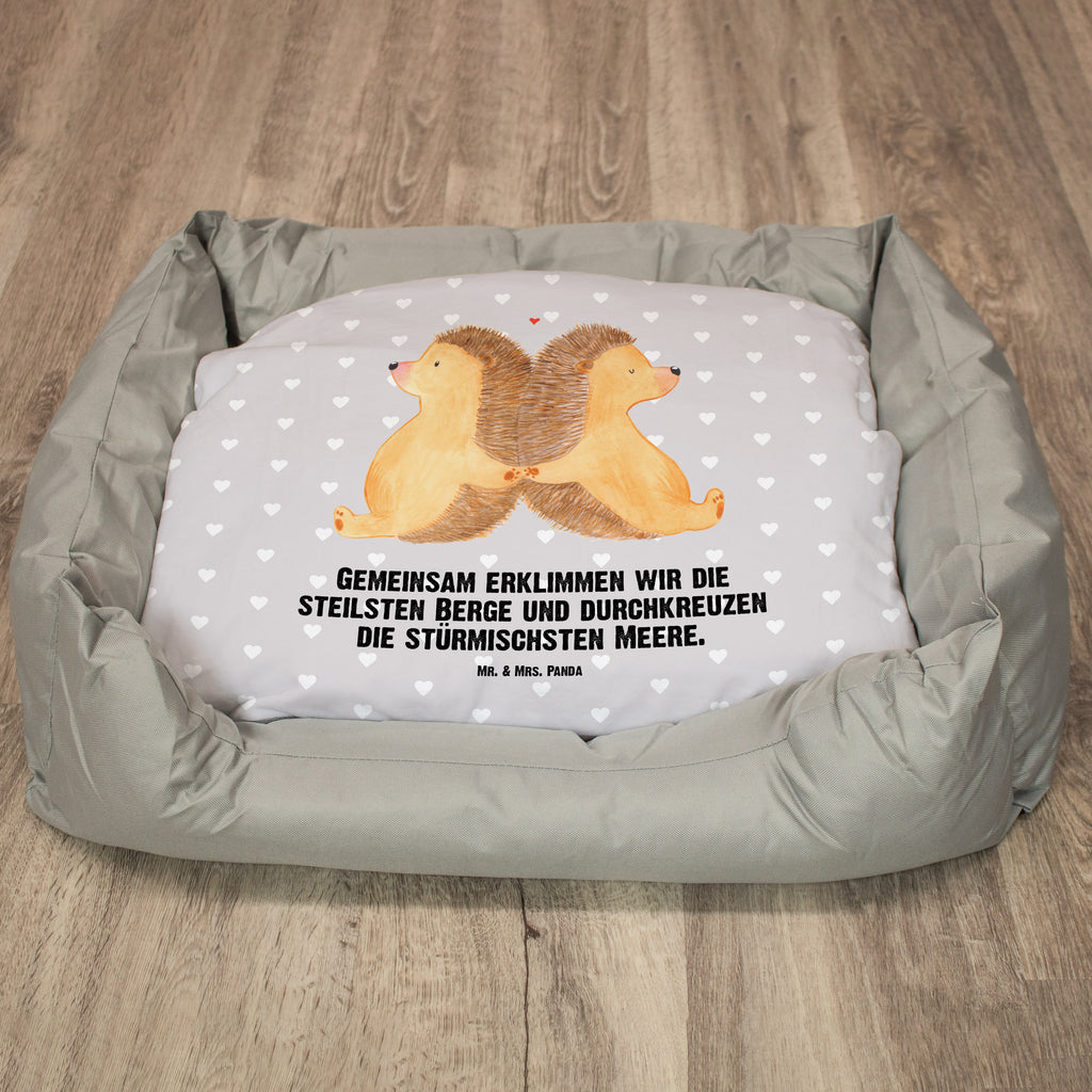 Hundebett Igel händchenhaltend Hundebett, Hundeliege, Liegeplatz, Hund, Hundekörbchen, Körbchen, Tierbett, Hundebett Luxus, Hundekissen, Hundesofa, Hundeschlafplatz, Hundebettchen, Hundemöbel, Hundedecke, Liebe, Partner, Freund, Freundin, Ehemann, Ehefrau, Heiraten, Verlobung, Heiratsantrag, Liebesgeschenk, Jahrestag, Hocheitstag, Igel, Igelliebe, Hand in Hand, Liebesbeweis, große Liebe, Liebesbotschaft, Hochzeit, Lieblingsmensch, Gemeinsamkeit, Love, Geschenk für zwei