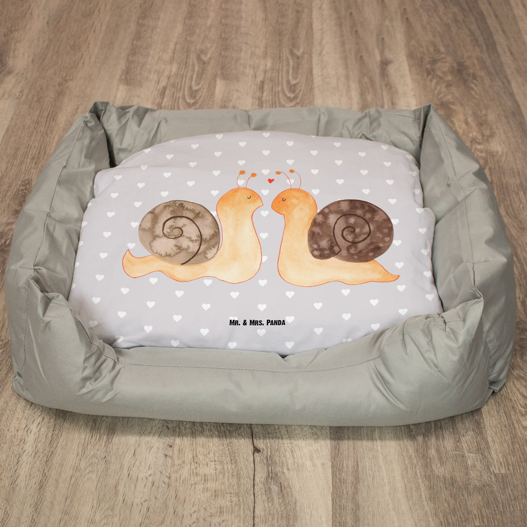 Hundebett Schnecken Liebe Hundebett, Hundeliege, Liegeplatz, Hund, Hundekörbchen, Körbchen, Tierbett, Hundebett Luxus, Hundekissen, Hundesofa, Hundeschlafplatz, Hundebettchen, Hundemöbel, Hundedecke, Liebe, Partner, Freund, Freundin, Ehemann, Ehefrau, Heiraten, Verlobung, Heiratsantrag, Liebesgeschenk, Jahrestag, Hocheitstag