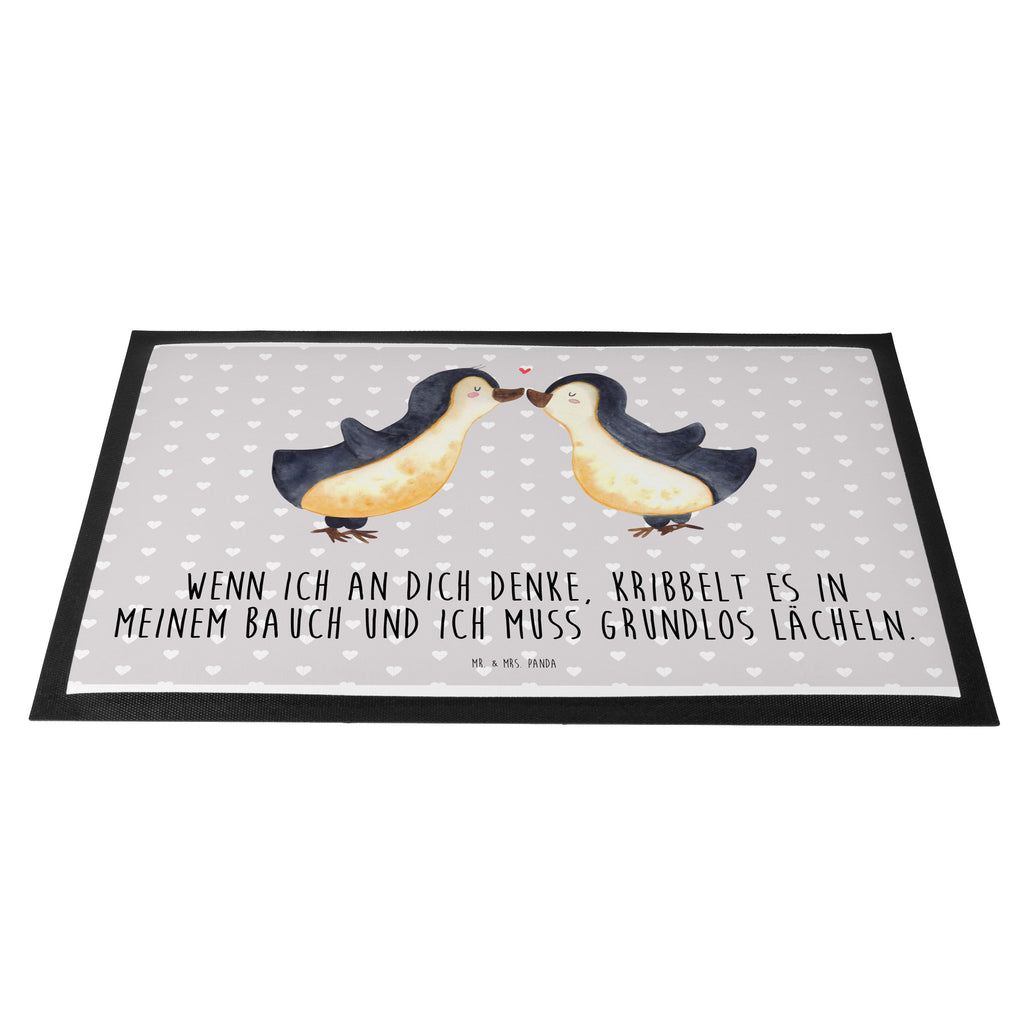 Fußmatte Pinguine Kuss Türvorleger, Schmutzmatte, Fußabtreter, Matte, Schmutzfänger, Fußabstreifer, Schmutzfangmatte, Türmatte, Motivfußmatte, Haustürmatte, Vorleger, Liebe, Partner, Freund, Freundin, Ehemann, Ehefrau, Heiraten, Verlobung, Heiratsantrag, Liebesgeschenk, Jahrestag, Hocheitstag, Valentinstag, Geschenk für Frauen, Hochzeitstag, Mitbringsel, Geschenk für Freundin, Geschenk für Partner, Liebesbeweis, für Männer, für Ehemann
