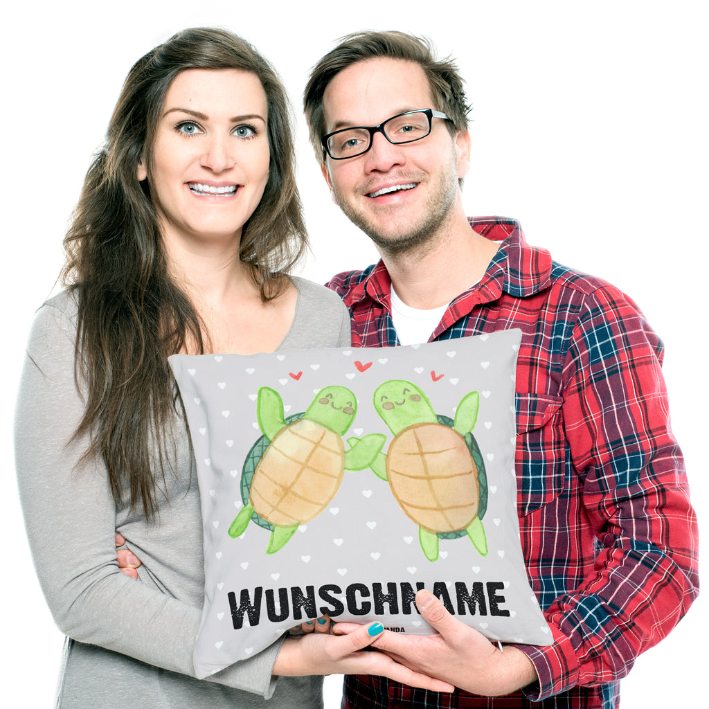 Personalisiertes Kissen Schildkröten Paar Kissen, personalisiert, Name, Wunschname, bedrucken, Kopfkissen, Liebe, Partner, Freund, Freundin, Ehemann, Ehefrau, Heiraten, Verlobung, Heiratsantrag, Liebesgeschenk, Jahrestag, Hocheitstag, Valentinstag, Geschenk für Frauen, Hochzeitstag, Mitbringsel, Geschenk für Freundin, Geschenk für Partner, Liebesbeweis, für Männer, für Ehemann