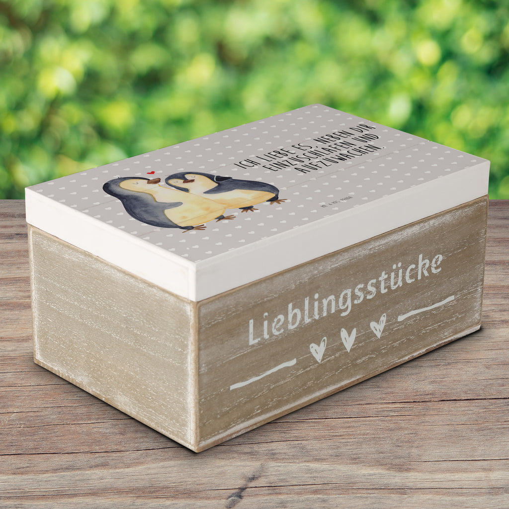 Holzkiste Pinguine Einschlafen Holzkiste, Kiste, Schatzkiste, Truhe, Schatulle, XXL, Erinnerungsbox, Erinnerungskiste, Dekokiste, Aufbewahrungsbox, Liebe, Partner, Freund, Freundin, Ehemann, Ehefrau, Heiraten, Verlobung, Heiratsantrag, Liebesgeschenk, Jahrestag, Hocheitstag, Valentinstag, Geschenk für Frauen, Hochzeitstag, Mitbringsel, Geschenk für Freundin, Geschenk für Partner, Liebesbeweis, für Männer, für Ehemann